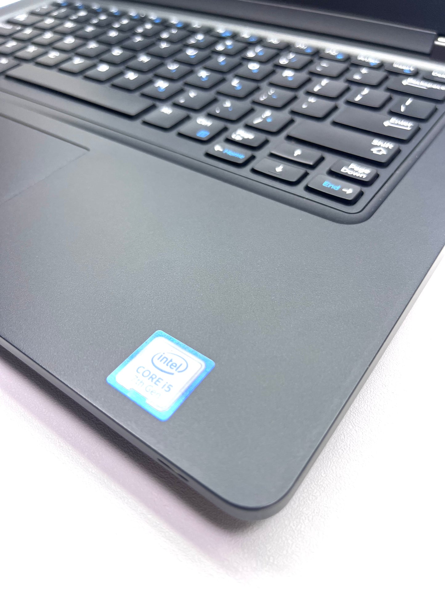 Laptop Dell Latitude 5490 14" 1366x768 (HD) Core i5-7300U 16GB RAM DDR4 128GB NVMe SSD WINDOWS 11 PRO c/ cargador