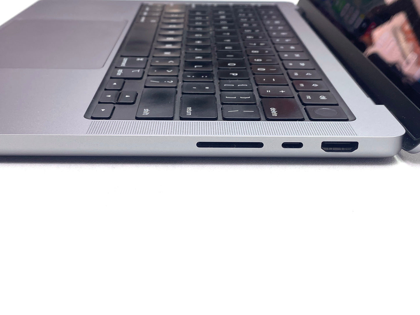 Laptop Apple MacBook M2 Pro 14.2" 3024x1964 (2K) 16GB RAM LPDDR5 512GB SSD macOS TAHOE c/ cargador