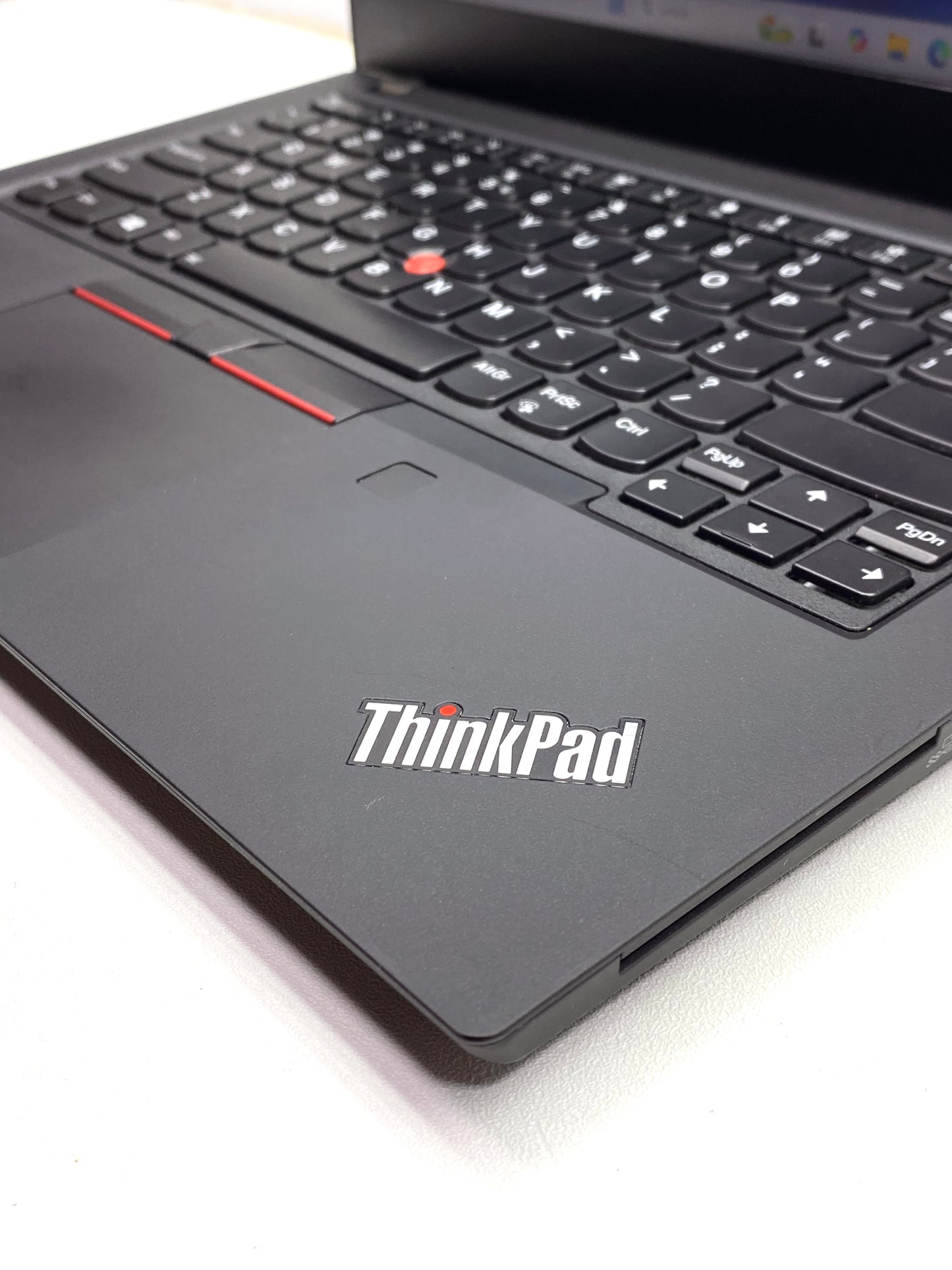 Laptop Lenovo ThinkPad T495 14" 1920x1080 (FHD) Ryzen 5 Pro 3500U 16GB DDR4 256GB SSD WINDOWS 11 HOME c/ cargador