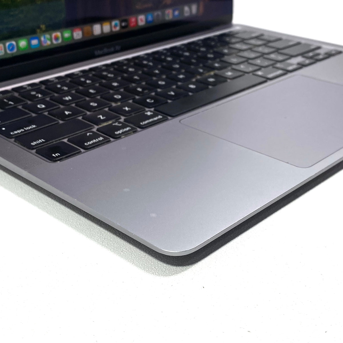 Laptop Apple MacBook Air 2020 A2179 13.3" Retina 2.5K Core i3-1000NG4 8GB RAM 128GB SSD c/ cargador