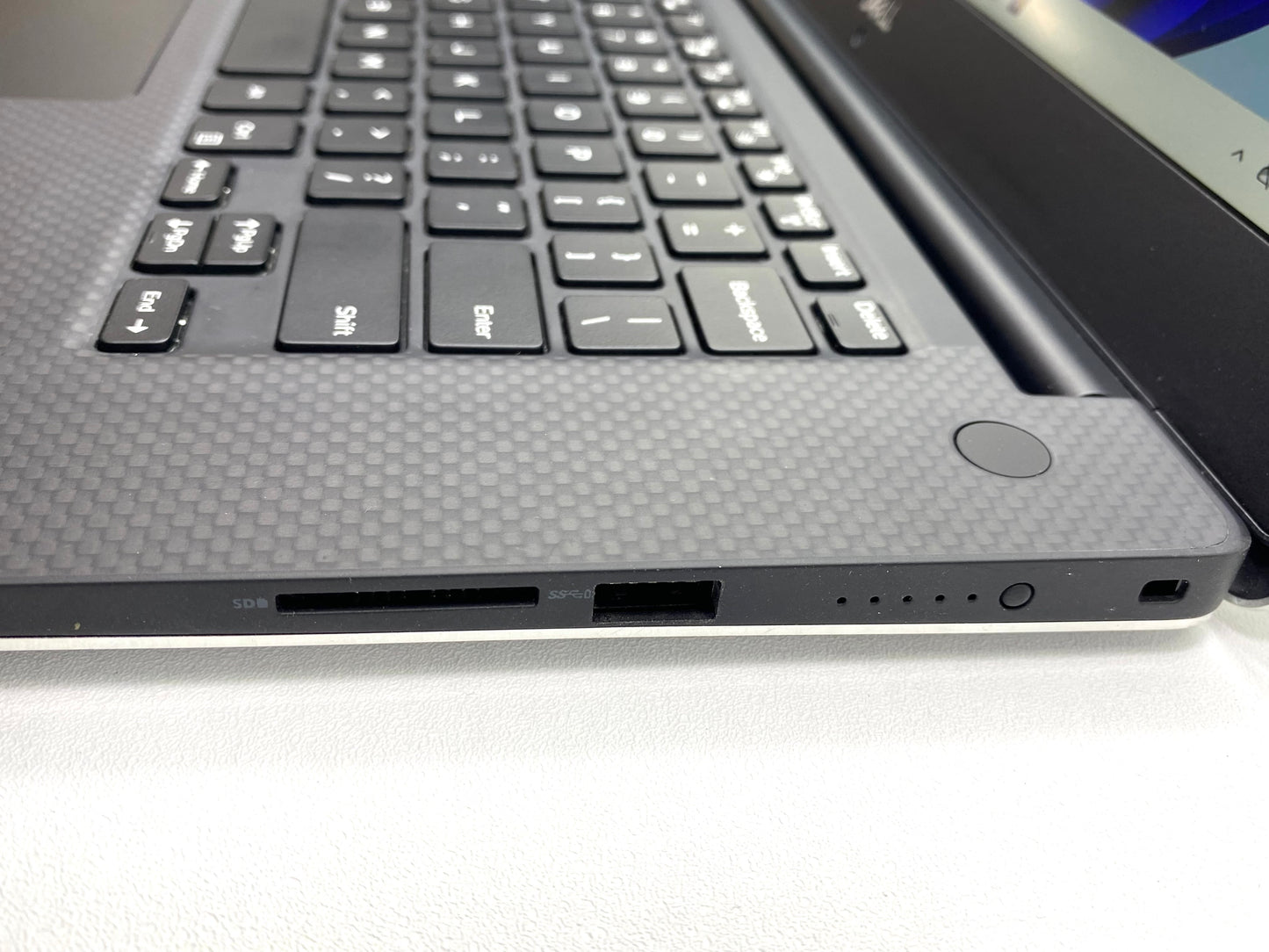 Laptop Dell XPS 15 9570 15.6" 1920x1080 (FHD) Core i7-8750H 16GB RAM DDR4 512GB NVMe SSD WINDOWS 11 PRO c/ cargador