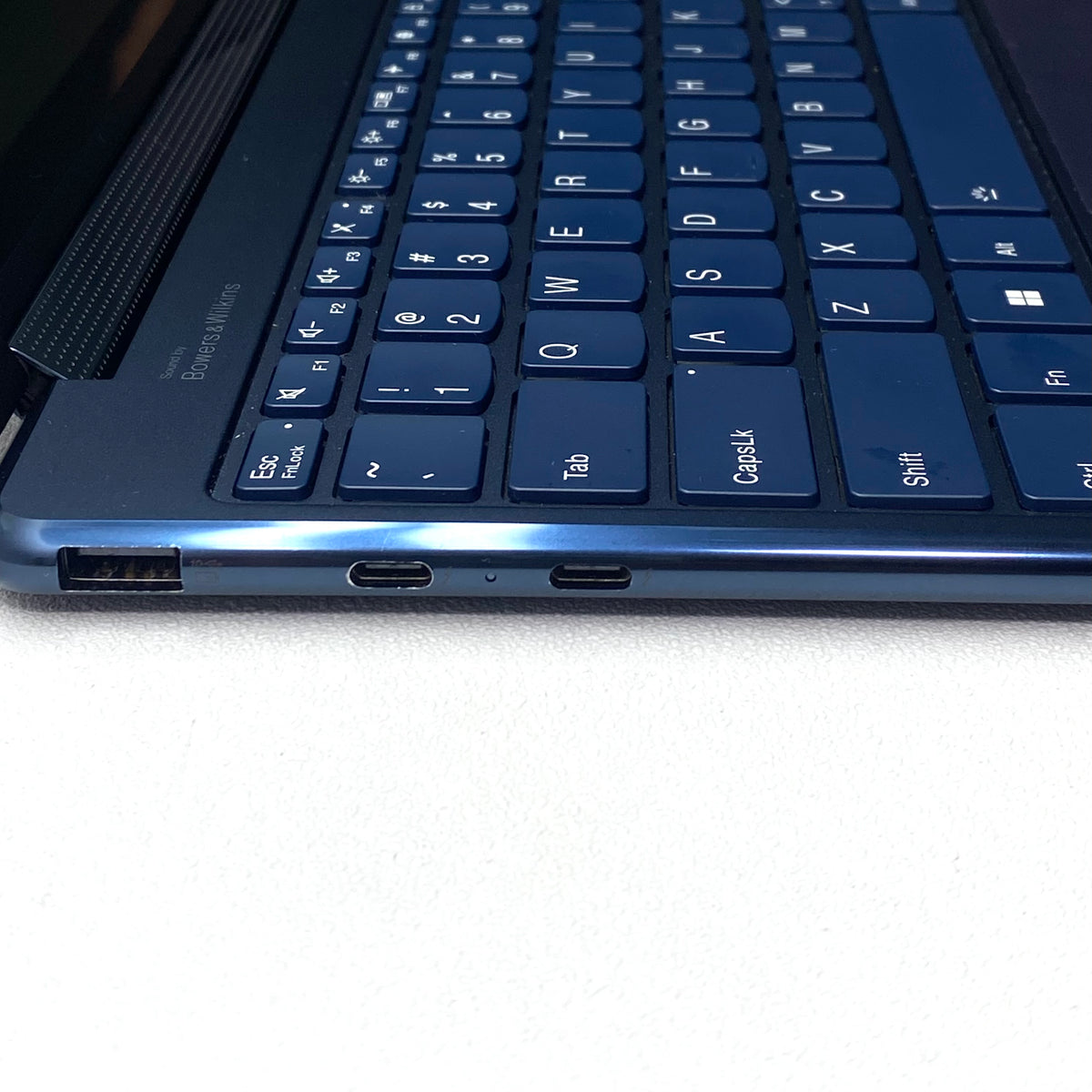 Laptop Lenovo Yoga 9 14IMH9 83AC 14" Táctil 3K Core Ultra 7 155H 16GB LPDDR5 512GB SSD c/ cargador