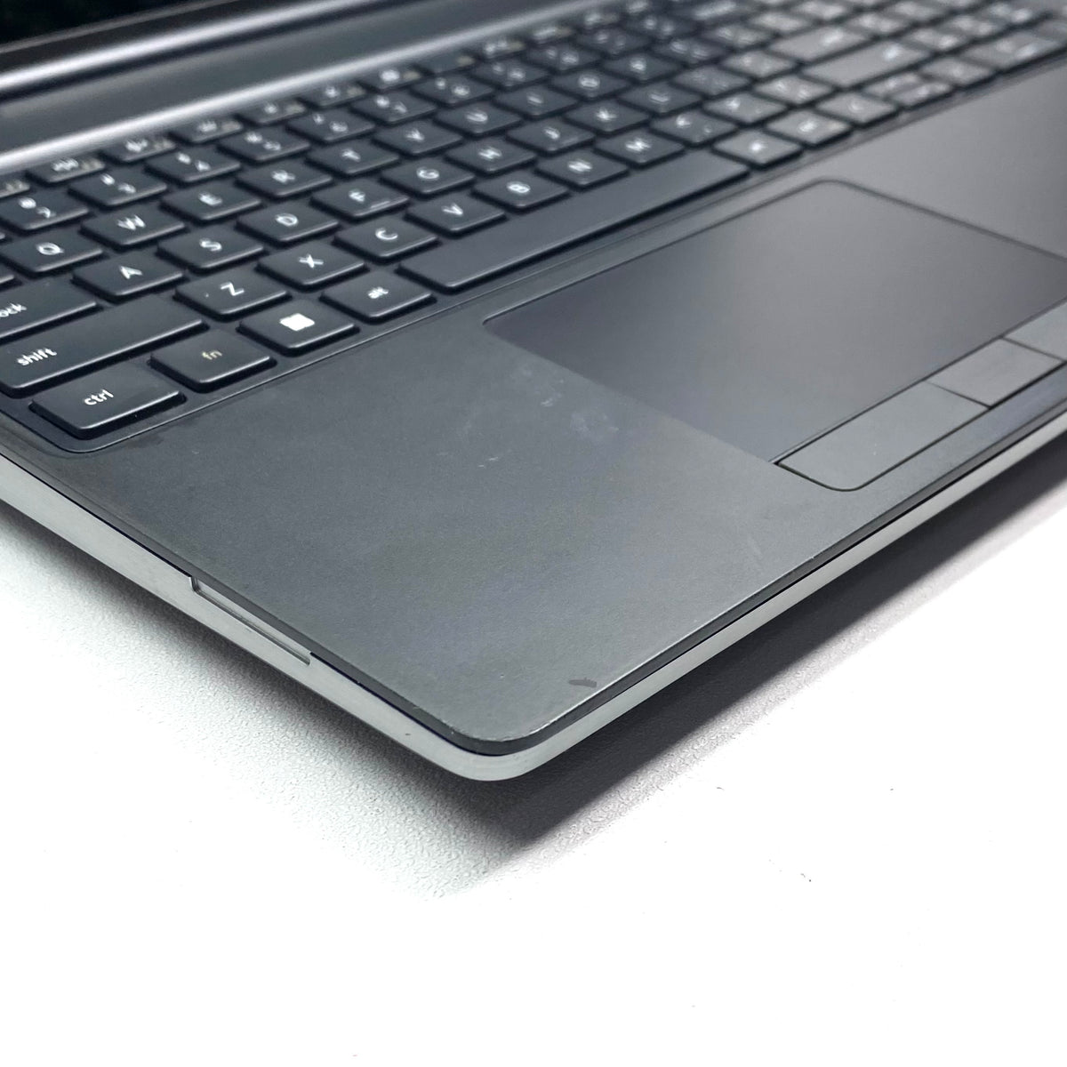 Laptop Dell Precision 7560 15.6" FHD Core i9-11950H 64GB RAM DDR4 512GB SSD RTX A2000 c/ cargador