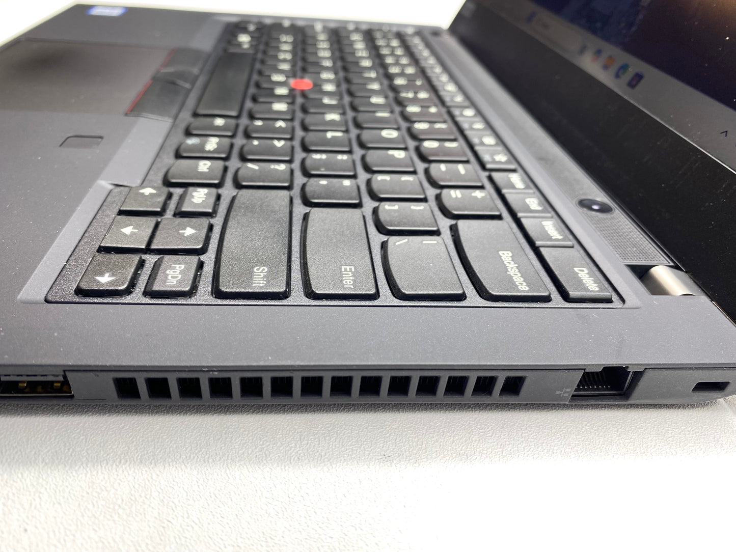 Laptop Lenovo ThinkPad T490 14" 1920x1080 (FHD) Core i5-8265U 8GB RAM DDR4 128GB NVMe SSD WINDOWS 11 PRO c/ cargador