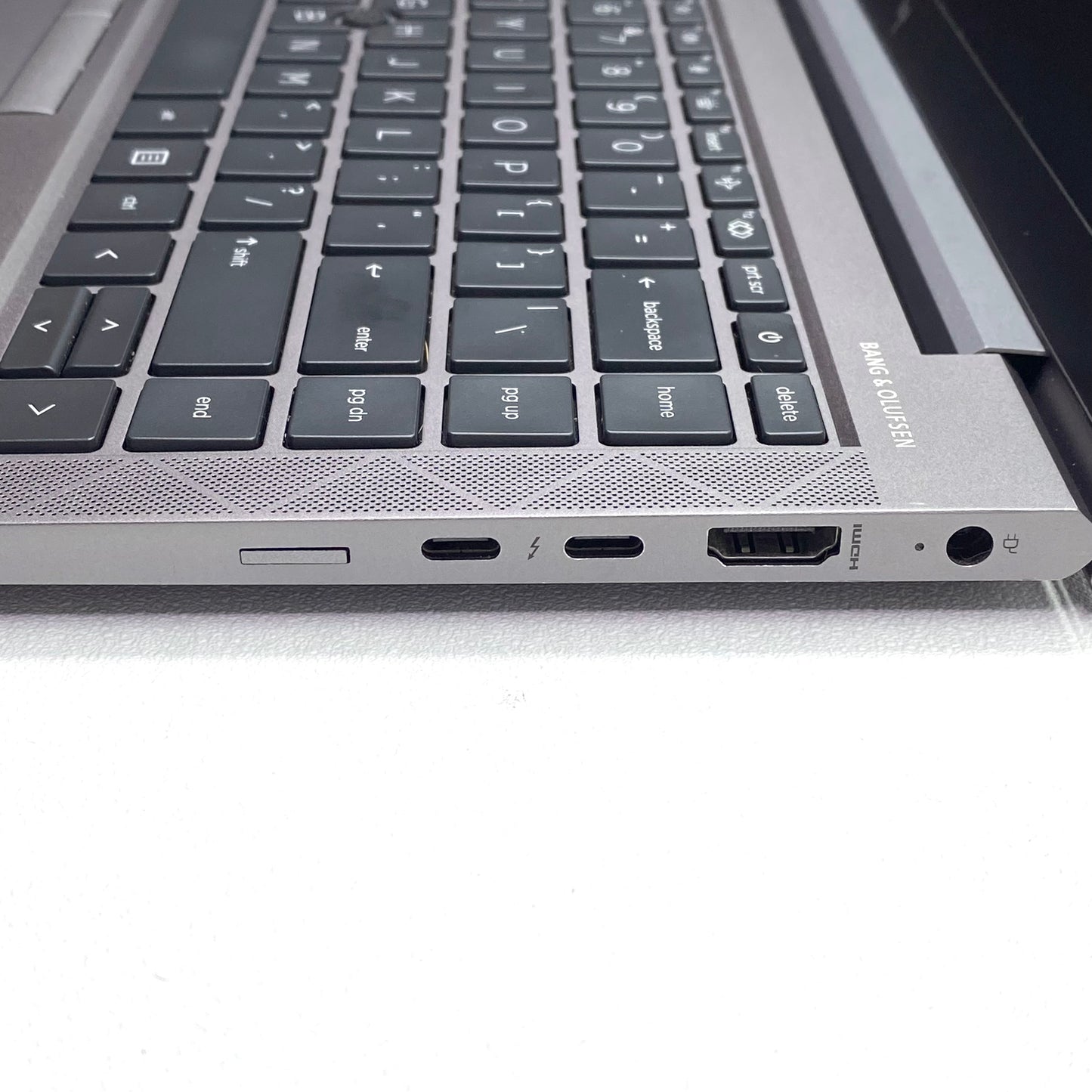 Laptop HP ZBook Firefly G8 14" FHD i7-1185G7 32GB RAM 256GB SSD WINDOWS 11 PRO c/ cargador