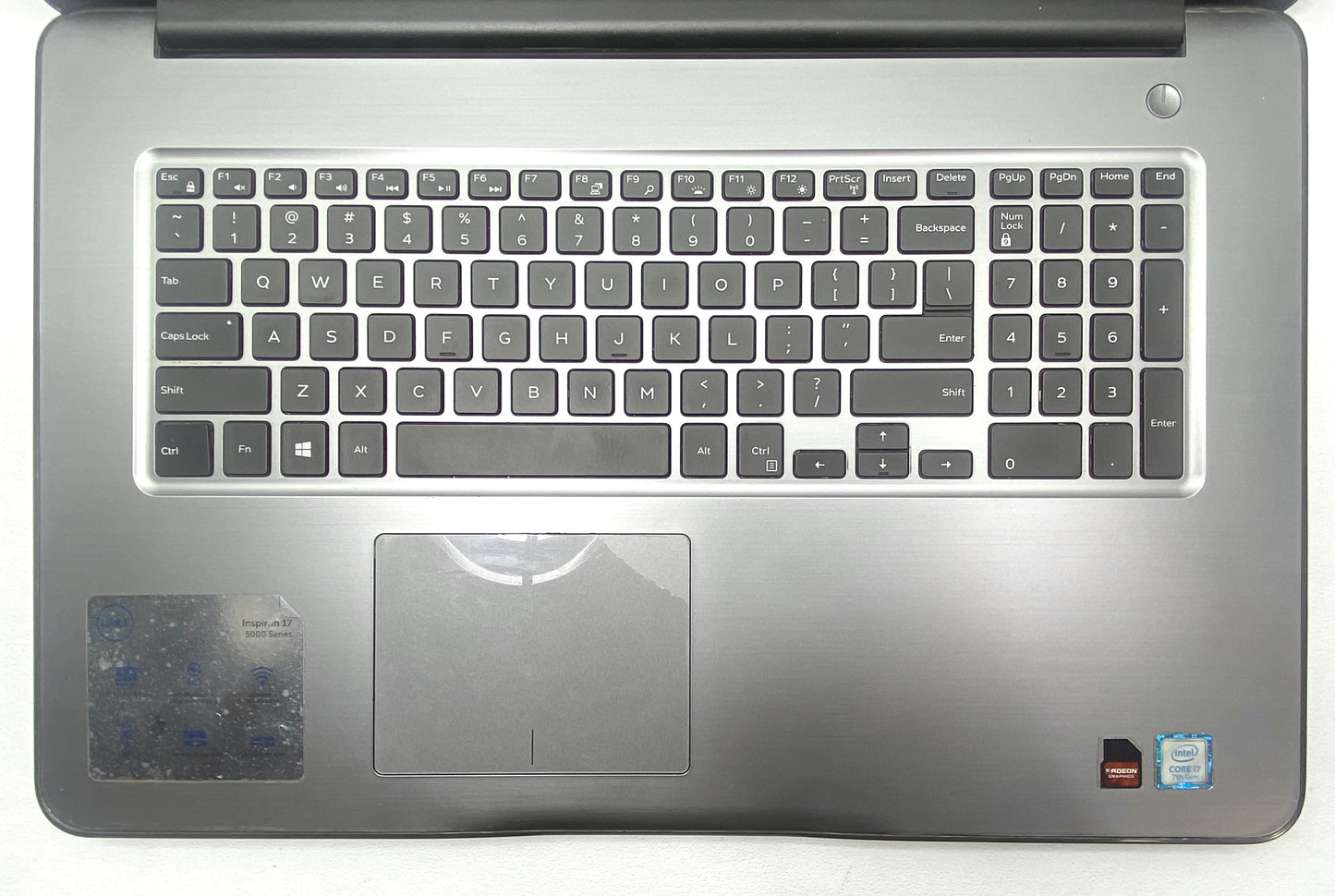 Laptop Dell Inspiron 17 5767 17.3" FHD i7-7500U 16GB 128GB SSD Radeon R7 WINDOWS 11 c/ cargador