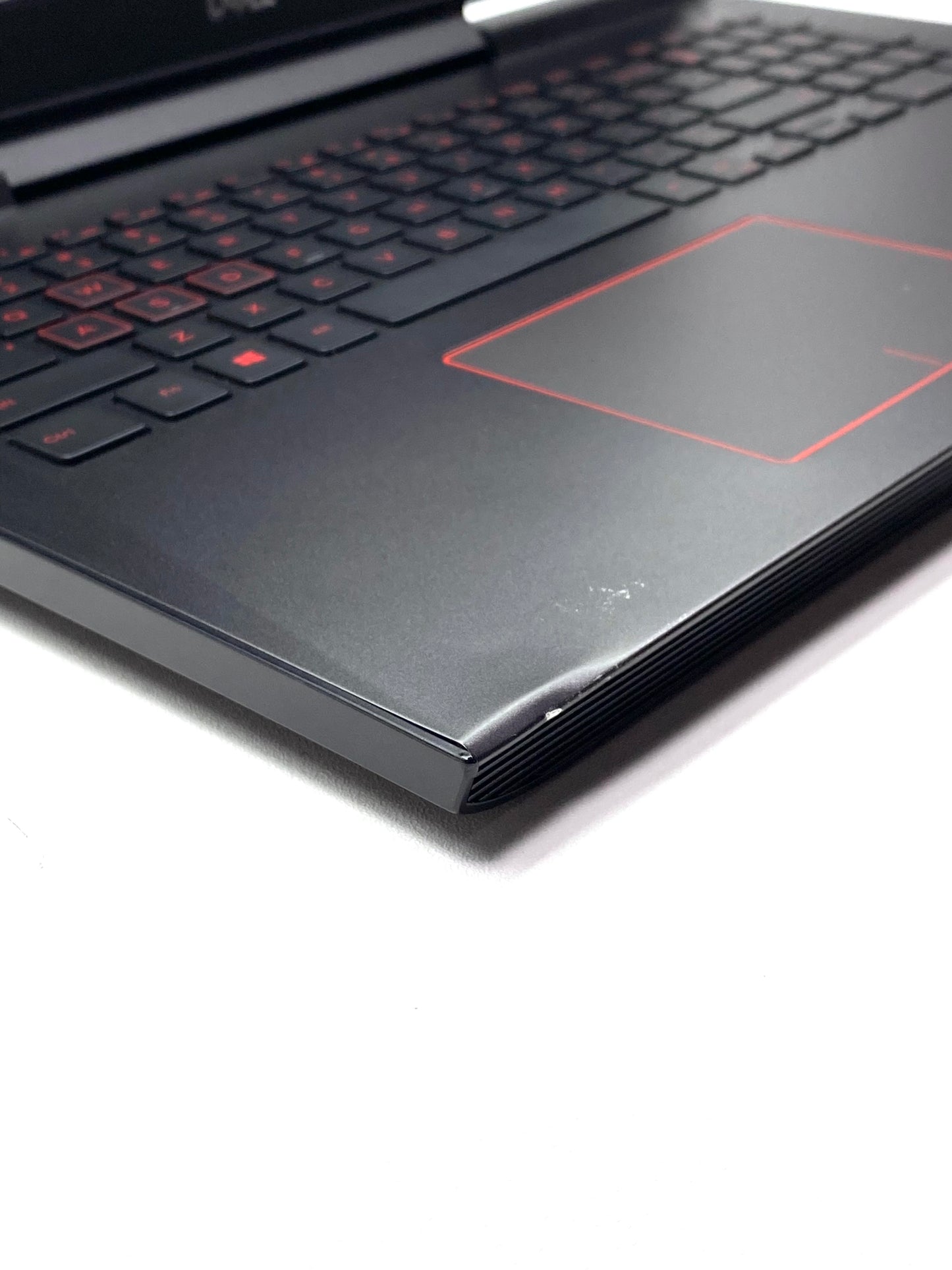 Laptop Dell Inspiron 7577 15.6" 1920x1080 (FHD) Core i5-7300HQ 16GB RAM DDR4 256GB M.2 SSD + 1TB HDD WINDOWS 11 HOME c/ cargador
