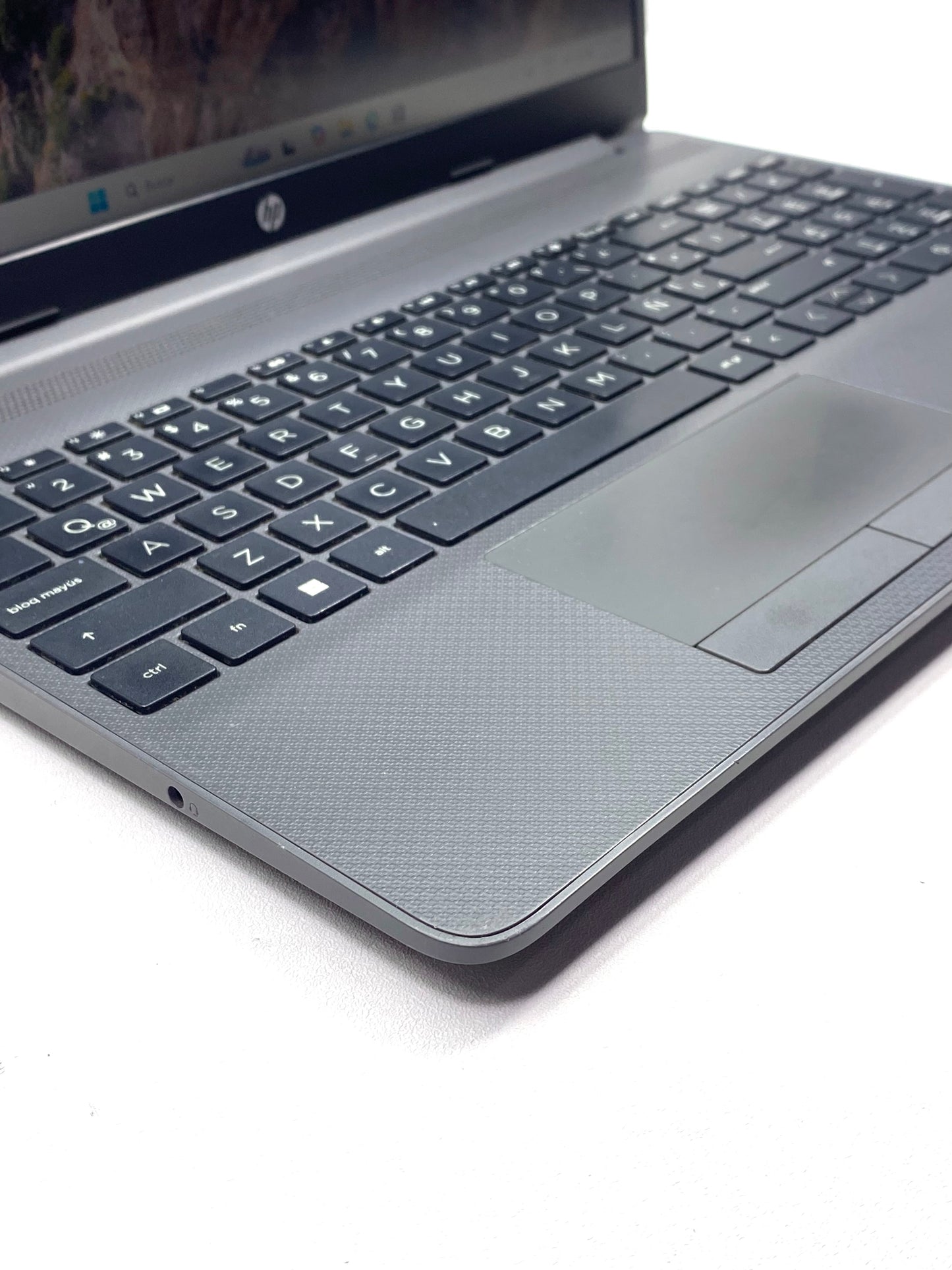 Laptop HP 250 G8 15.6" 1366x768 (HD) Core i5-1135G7 12GB RAM DDR4 512GB SSD WINDOWS 11 HOME c/ cargador