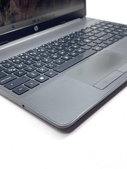 Laptop HP 250 G8 15.6" 1366x768 (HD) Core i5-1135G7 12GB RAM DDR4 512GB SSD WINDOWS 11 HOME c/ cargador