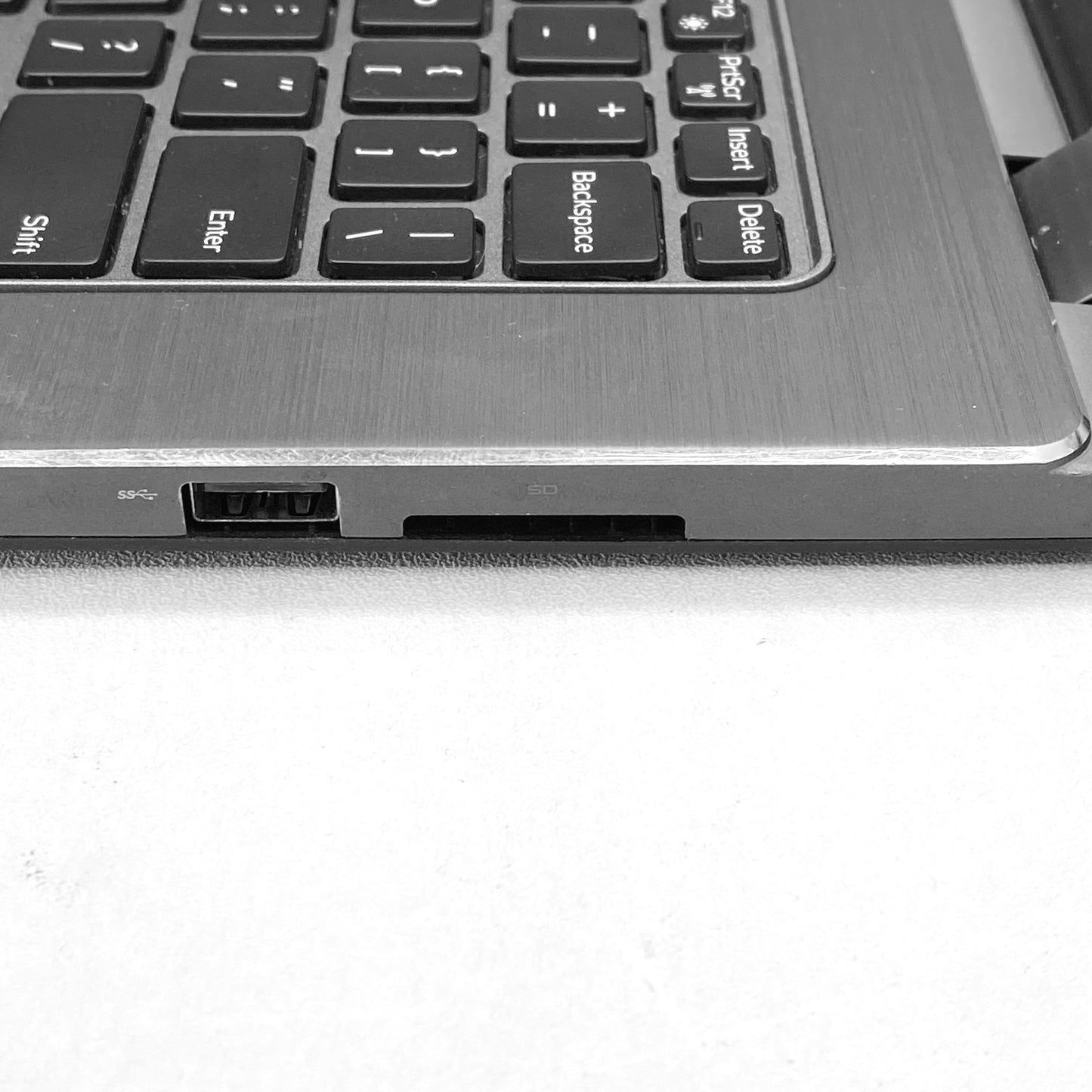 Laptop Dell Inspiron 13-7353 13.3" 1920x1080 (FHD) Core i3-6100U 8GB RAM DDR3L 250GB SSD WINDOWS 11 HOME c/ cargador