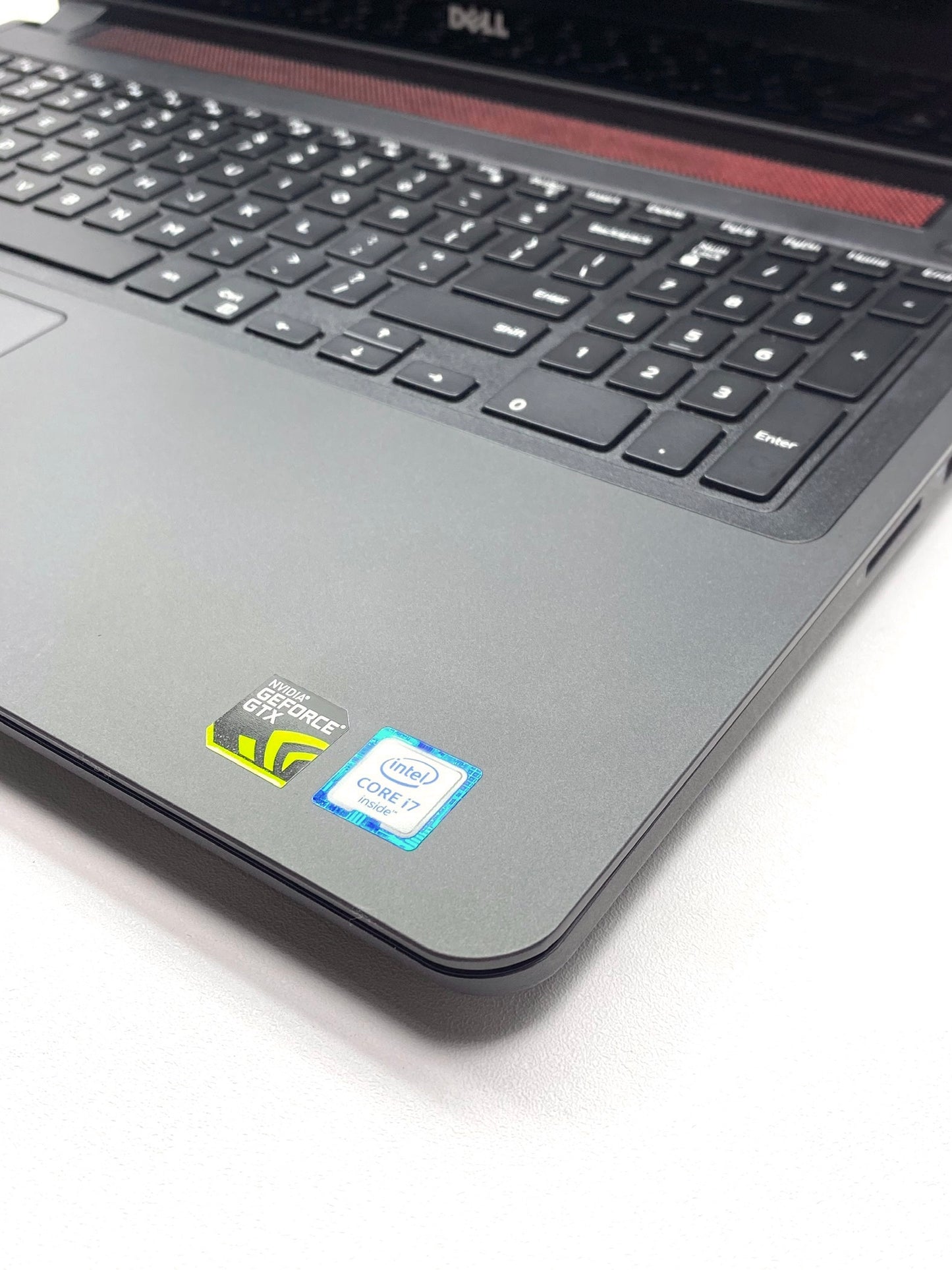 Laptop Dell Inspiron 7559 15.6" 3840x2160 (4K) Core i7-6700HQ 16GB RAM DDR3L 256GB SSD WINDOWS 11 PRO c/ cargador DETALLE