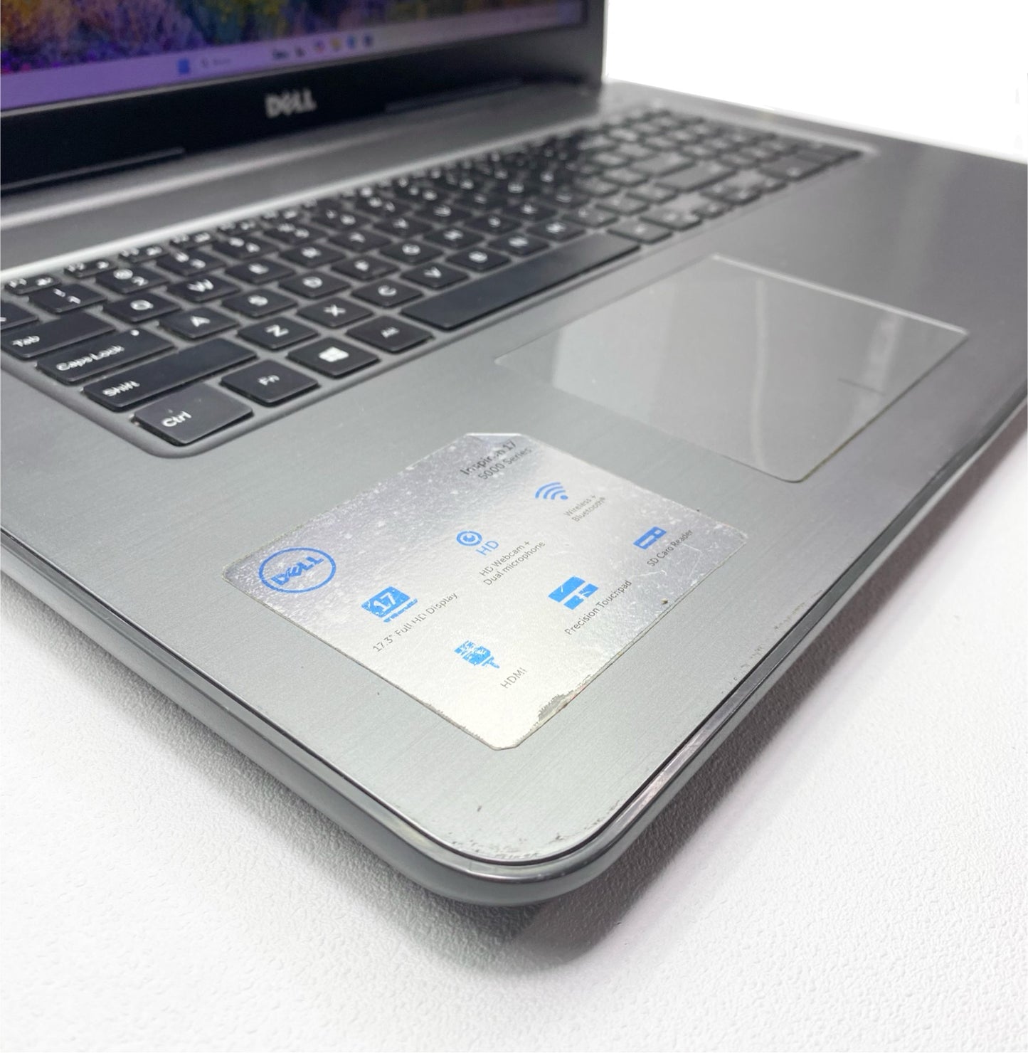 Laptop Dell Inspiron 17 5767 17.3" FHD i7-7500U 16GB 128GB SSD Radeon R7 WINDOWS 11 c/ cargador