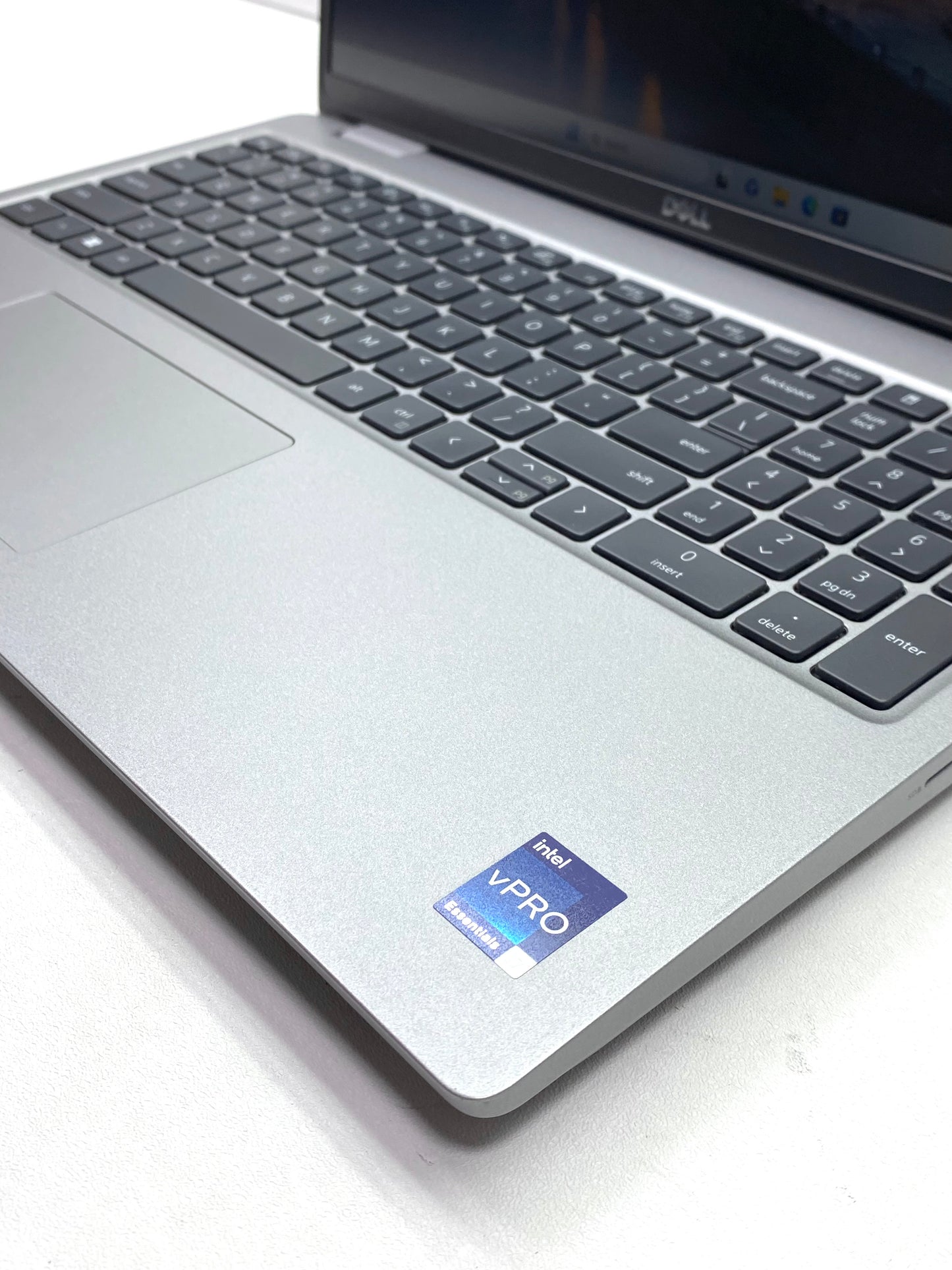 Laptop Dell Precision 3581 16" 1920x1200 (FHD) Core i7-13700H 16GB RAM DDR4 512GB NVMe SSD WINDOWS 11 PRO c/ cargador