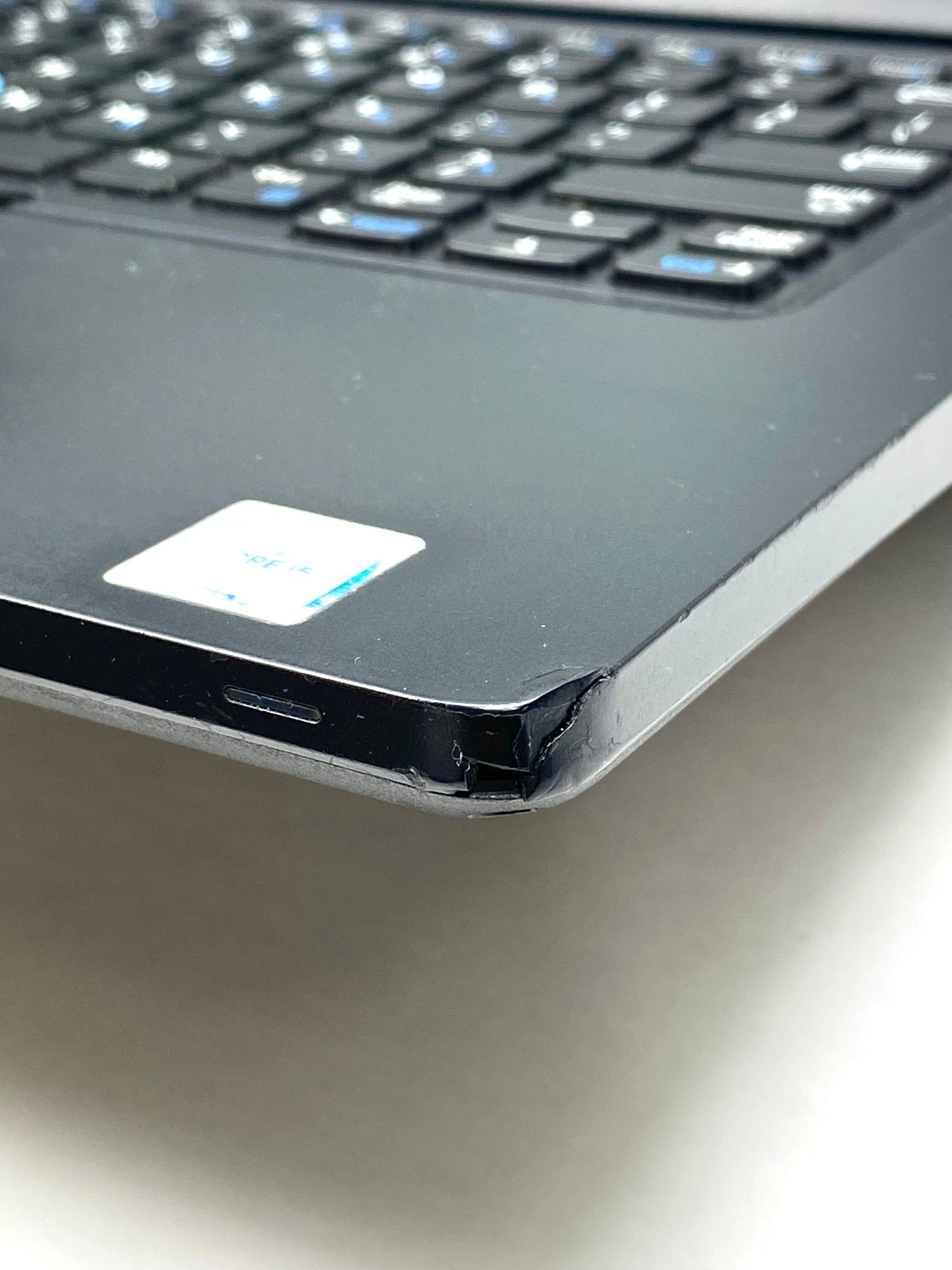 Laptop Dell Latitude 5480 14" 1366x768 (HD) Core i5-7300U 16GB RAM DDR4 256GB NVMe SSD WINDOWS 11 PRO c/ cargador