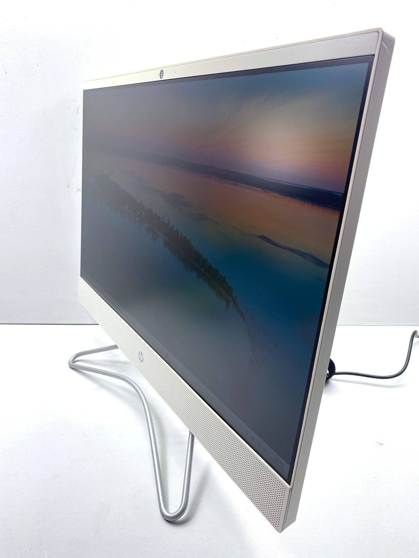 Desktop HP 24-f0046 24" 1920x1080 (FHD) A9-9425 16GB RAM DDR4 275GB M.2 SSD WINDOWS 11 HOME c/ adaptador