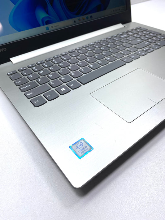 Laptop Lenovo IdeaPad 320-15IKB 15.6" 1366x768 (HD) Core i7-8550U 20GB RAM DDR4 960GB SSD WINDOWS 11 HOME c/ cargador