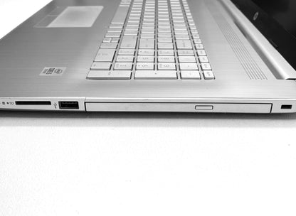 Laptop HP 17-by3053cl 17.3" i5-1035G1 16GB 500GB SSD WINDOWS 11 PRO c/ cargador