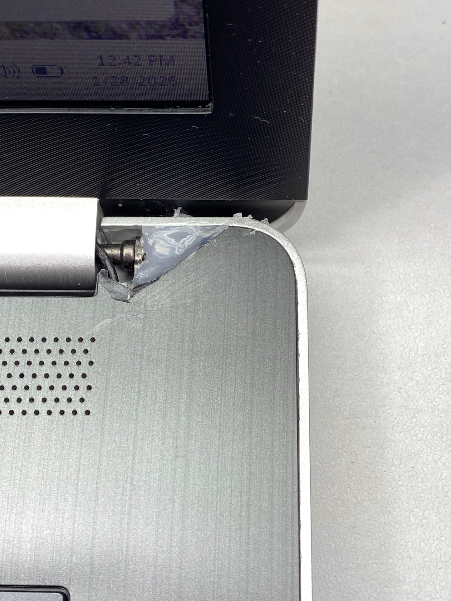 Laptop HP 17-by2075cl 17.3" 1600x900 (HD+) Core i5-10210U 16GB RAM DDR4 256GB NVMe SSD + 640GB HDD WINDOWS 11 HOME c/ cargador