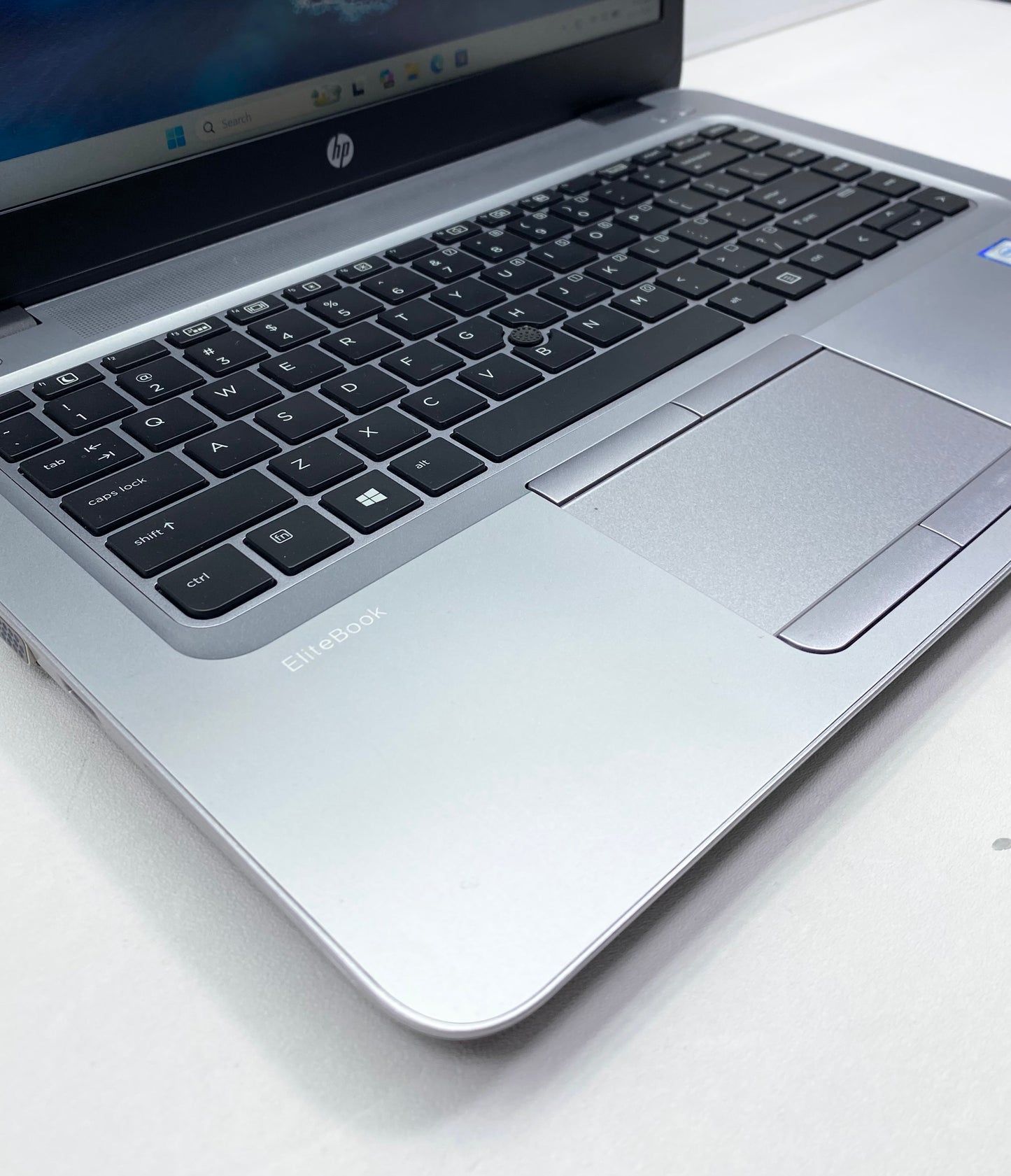 Laptop HP EliteBook 840 G3 14" 1920x1080 (FHD) Core i5-6300U 8GB RAM DDR4 128GB M.2 SSD + 500GB HDD WINDOWS 11 PRO c/ cargador