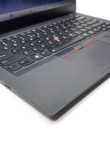 Laptop Lenovo ThinkPad T495 14" 1920x1080 (FHD) Ryzen 5 Pro 3500U 16GB DDR4 256GB SSD WINDOWS 11 HOME c/ cargador