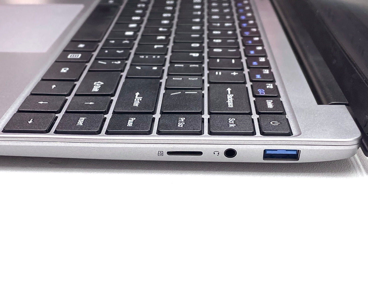 Laptop Antemper D-1420 14" 1920x1080 (FHD) Celeron N4020 8GB RAM DDR4 256GB SSD WINDOWS 11 HOME c/ cargador