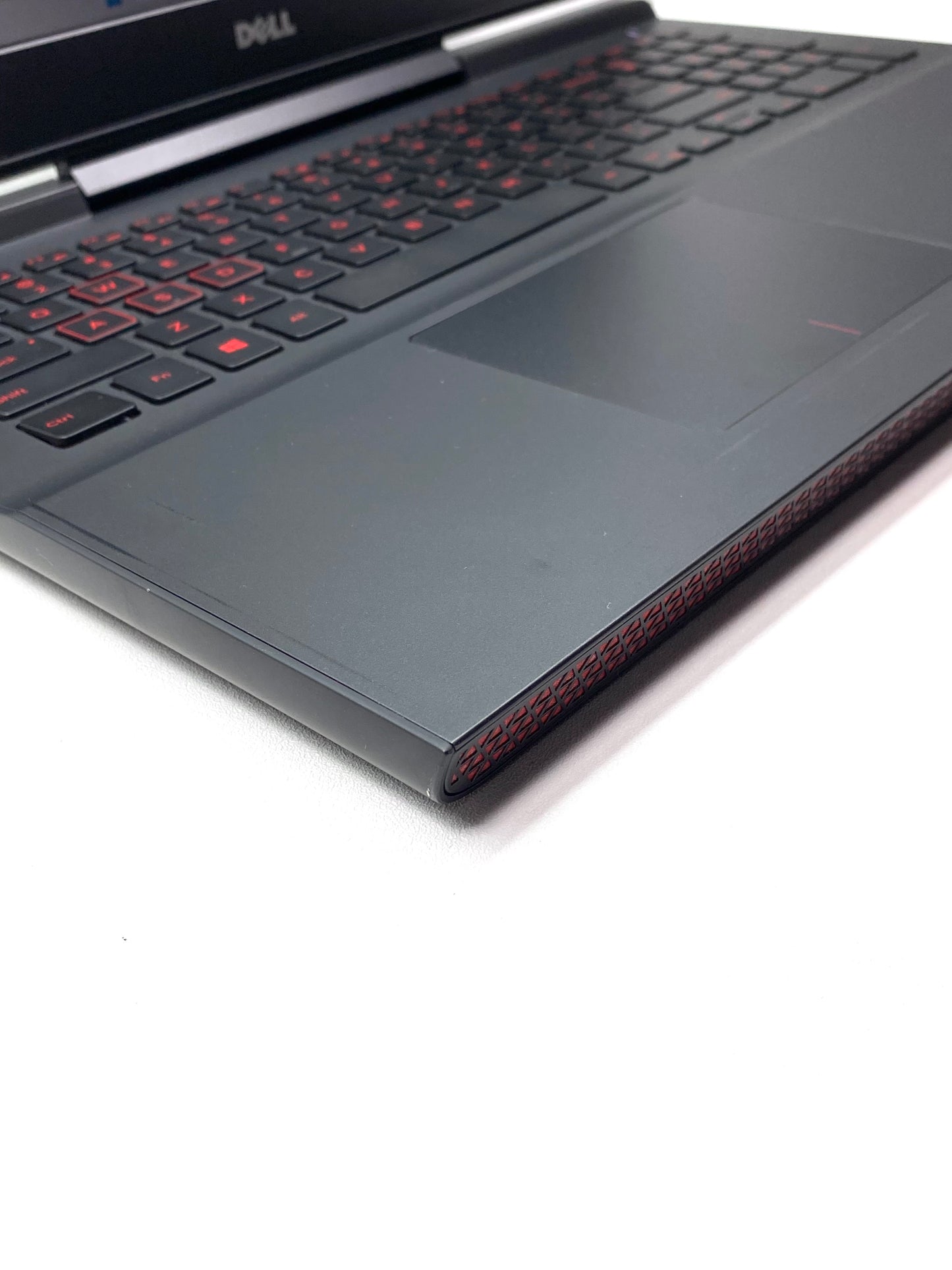 Laptop Dell Inspiron 15 7000 15.6" 1920x1080 (FHD) Core i5-7300HQ 16GB RAM DDR4 256GB M.2 SSD + 1TB HDD WINDOWS 11 HOME c/ cargador