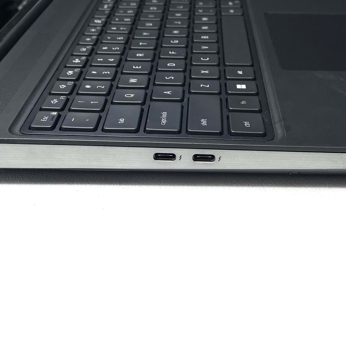 Laptop Dell Precision 7560 15.6" FHD Core i9-11950H 64GB RAM DDR4 512GB SSD RTX A2000 c/ cargador