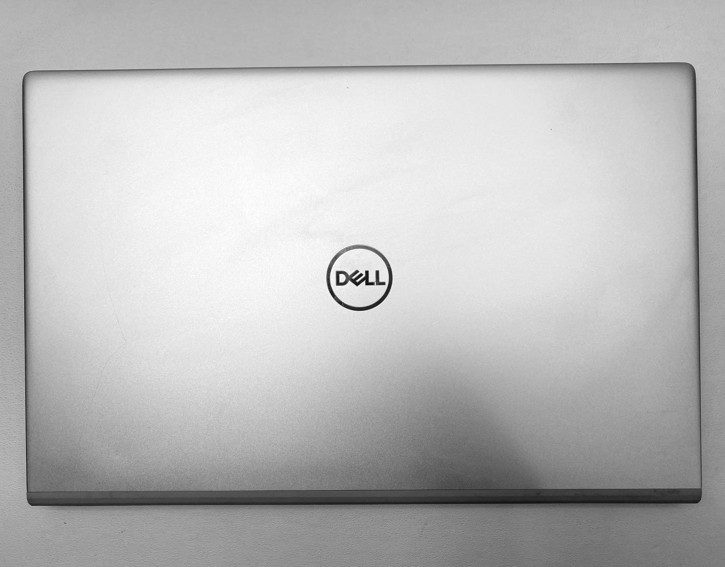 Laptop Dell Inspiron 5502 15.6" FHD i5-1135G7 12GB 256GB SSD WINDOWS 11 HOME c/ cargador