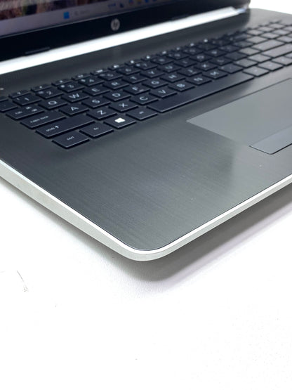 Laptop HP 17-by2075cl 17.3" 1600x900 (HD+) Core i5-10210U 16GB RAM DDR4 256GB NVMe SSD + 640GB HDD WINDOWS 11 HOME c/ cargador