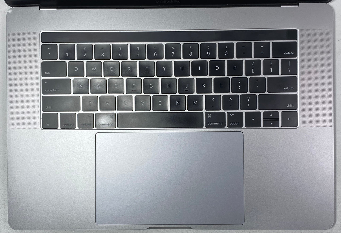 Laptop Apple MacBook Pro 2017 15.4" Retina i7-7700HQ 16GB 512GB SSD macOS VENTURA c/ cargador