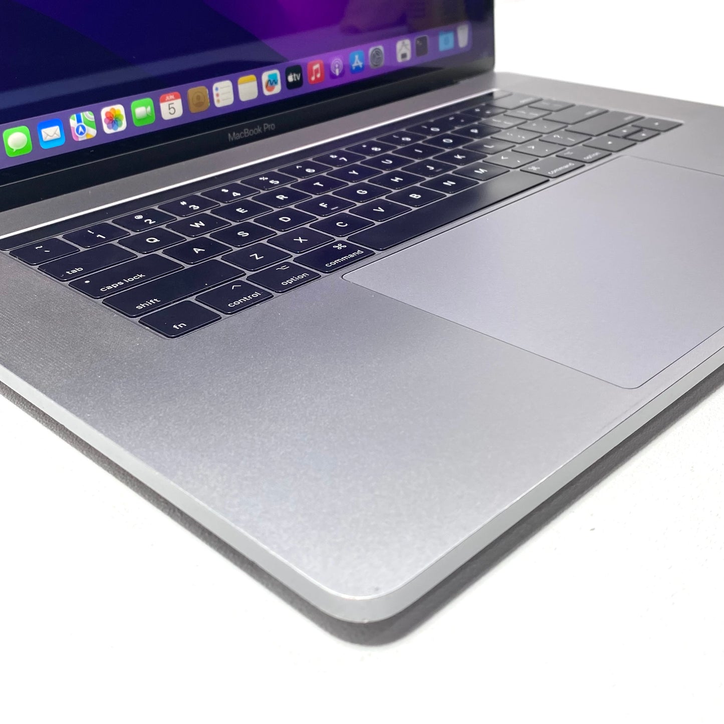 Laptop Apple MacBook Pro 2017 15.4" Retina i7-7700HQ 16GB 512GB SSD macOS VENTURA c/ cargador