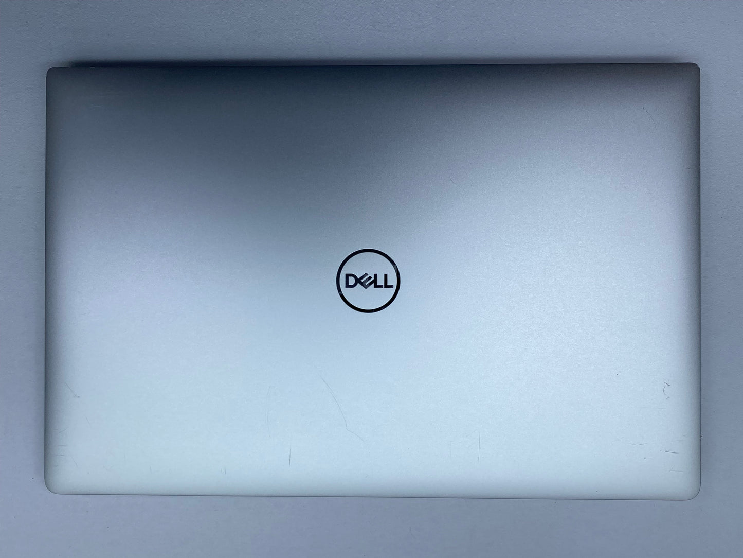 Laptop Dell XPS 15 9570 15.6" 1920x1080 (FHD) Core i7-8750H 16GB RAM DDR4 512GB NVMe SSD WINDOWS 11 PRO c/ cargador