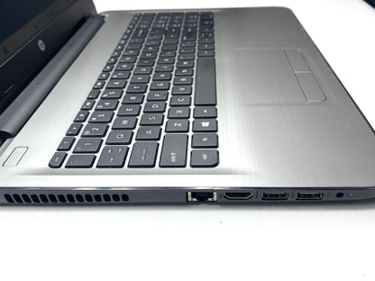 Laptop HP 15-ba113cl 15.6" 1366x768 (HD) A10-9600P 16GB RAM DDR4 500GB SSD WINDOWS 11 HOME c/ cargador