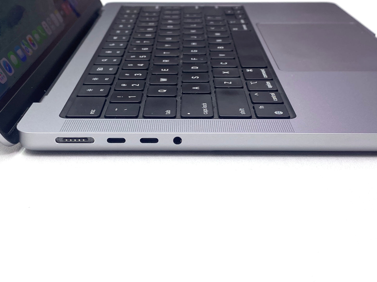 Laptop Apple MacBook M2 Pro 14.2" 3024x1964 (2K) 16GB RAM LPDDR5 512GB SSD macOS TAHOE c/ cargador