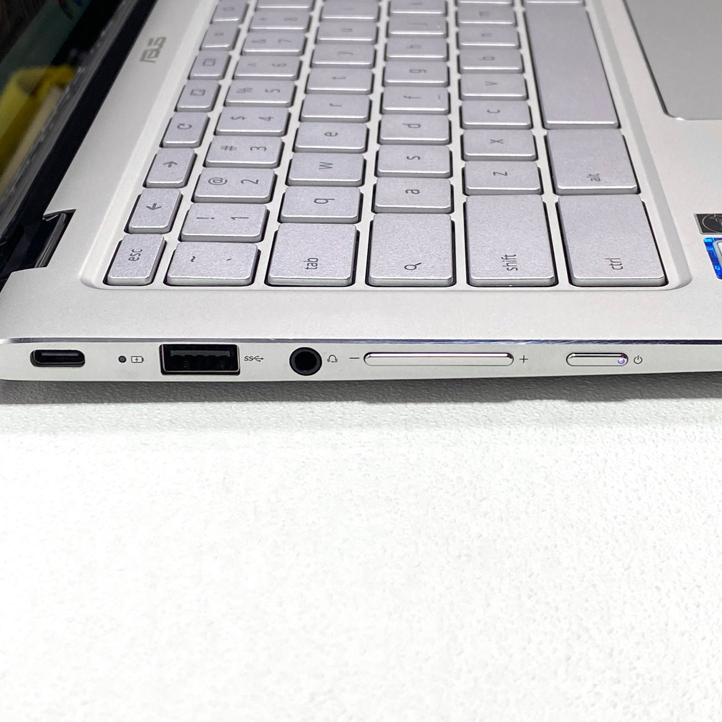 Laptop ASUS Chromebook Flip C434T 14" FHD m3-8100Y 4GB 64GB CHROME OS c/ cargador