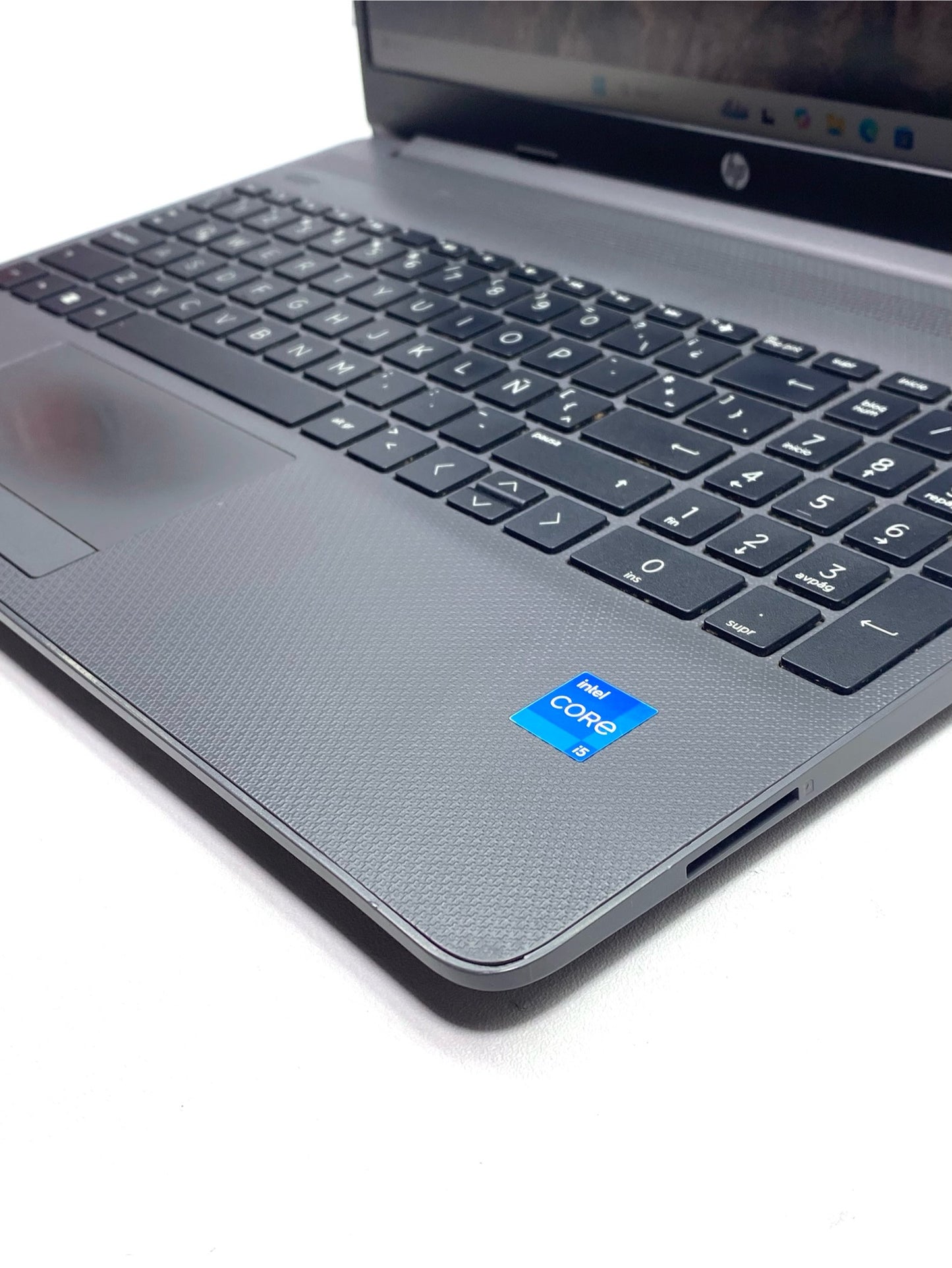 Laptop HP 250 G8 15.6" 1366x768 (HD) Core i5-1135G7 12GB RAM DDR4 512GB SSD WINDOWS 11 HOME c/ cargador