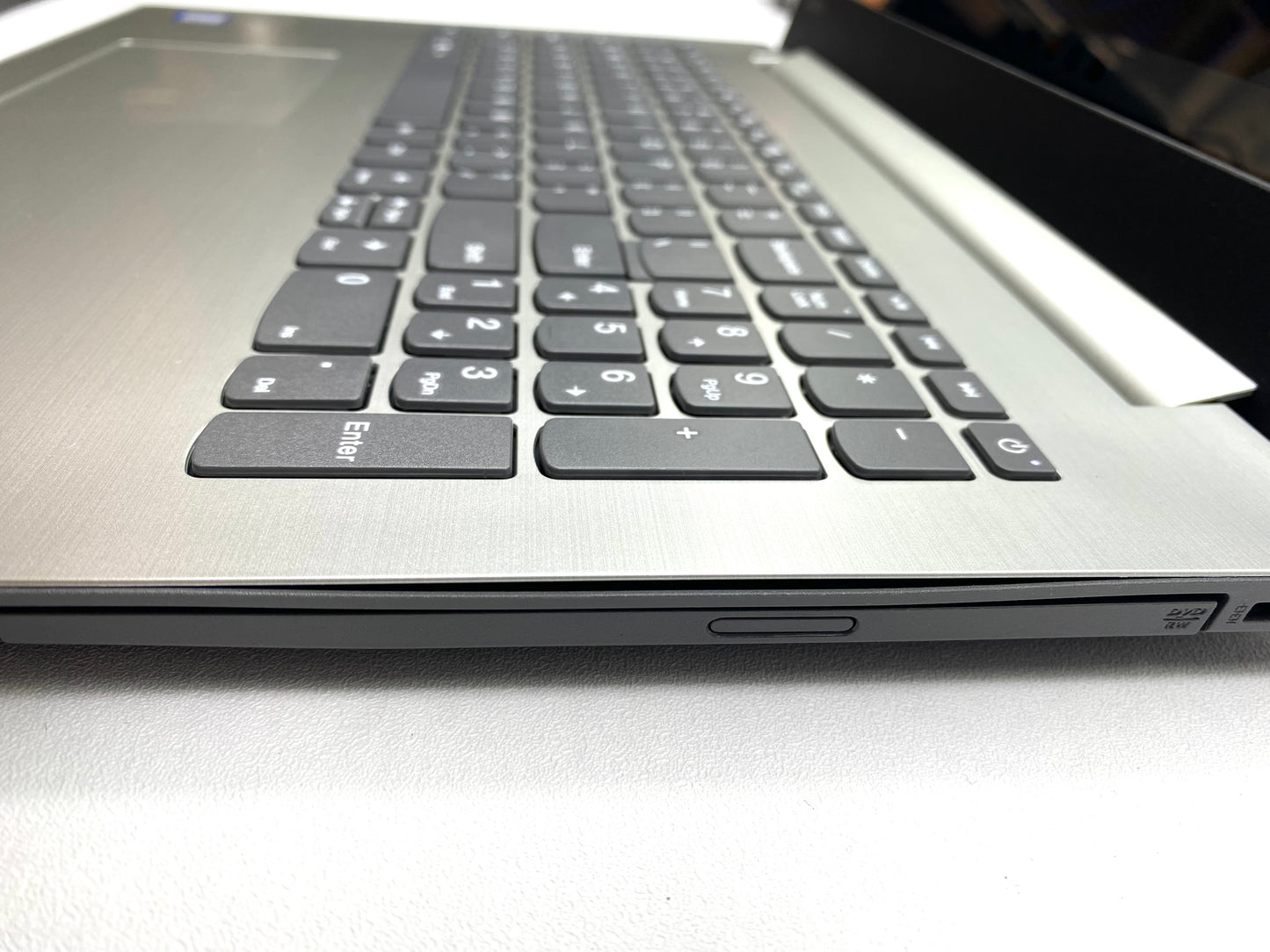 Laptop Lenovo IdeaPad 320-15IKB 15.6" 1366x768 (HD) Core i7-8550U 20GB RAM DDR4 960GB SSD WINDOWS 11 HOME c/ cargador