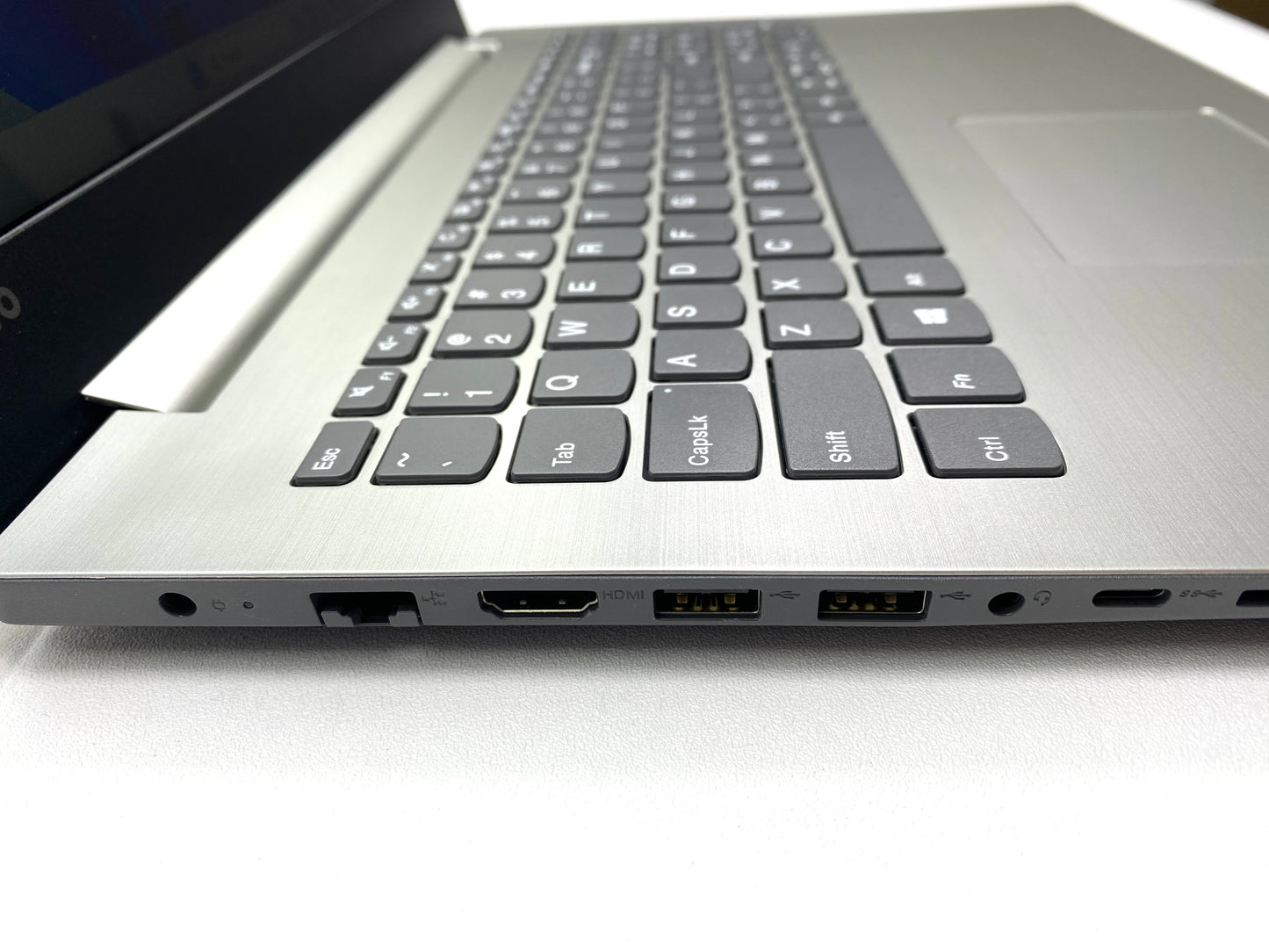 Laptop Lenovo IdeaPad 320-15IKB 15.6" 1366x768 (HD) Core i7-8550U 20GB RAM DDR4 960GB SSD WINDOWS 11 HOME c/ cargador