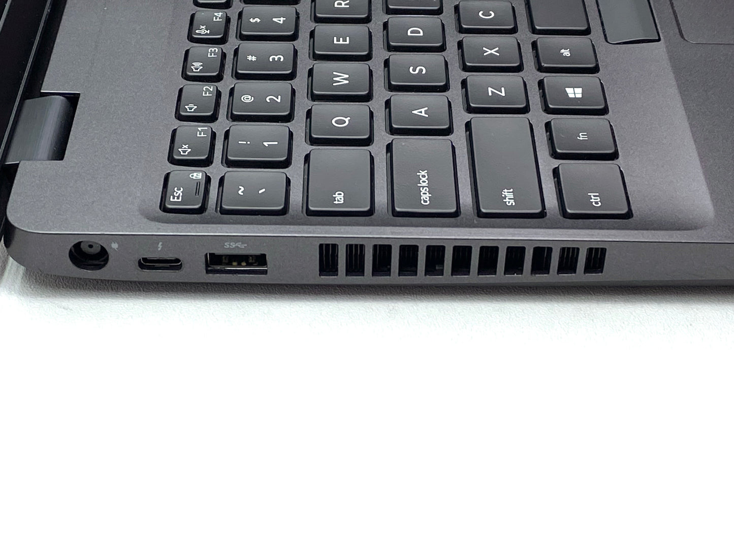 Laptop Dell Latitude 5501 15.6" 1920x1080 (FHD) Core i7-9850H 16GB RAM DDR4 512GB NVMe SSD WINDOWS 11 PRO c/ cargador