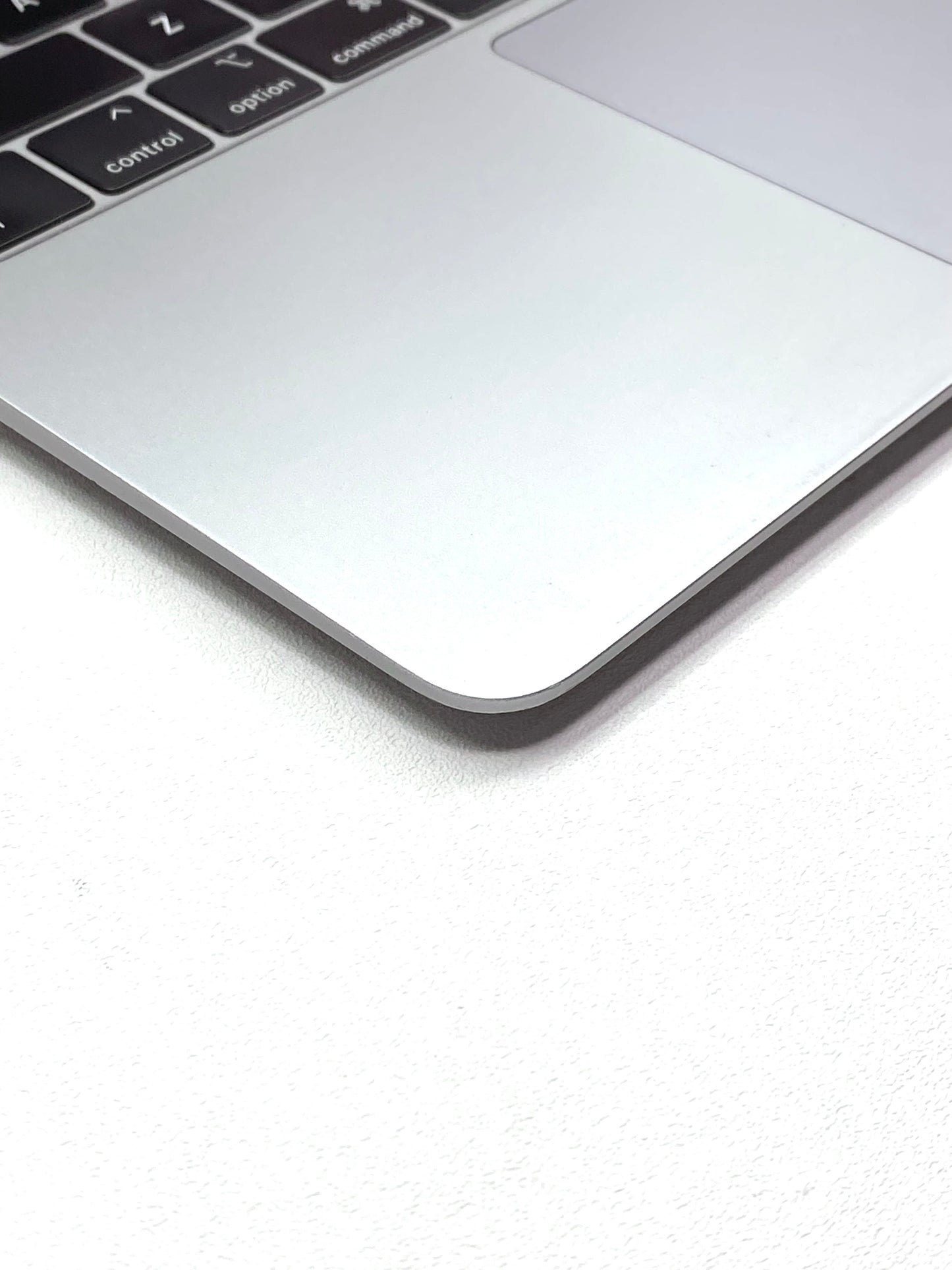 Laptop Apple MacBook Air 13" Retina (2K) Core i5-8210Y 8GB RAM 250GB SSD macOS Sonoma c/ cargador