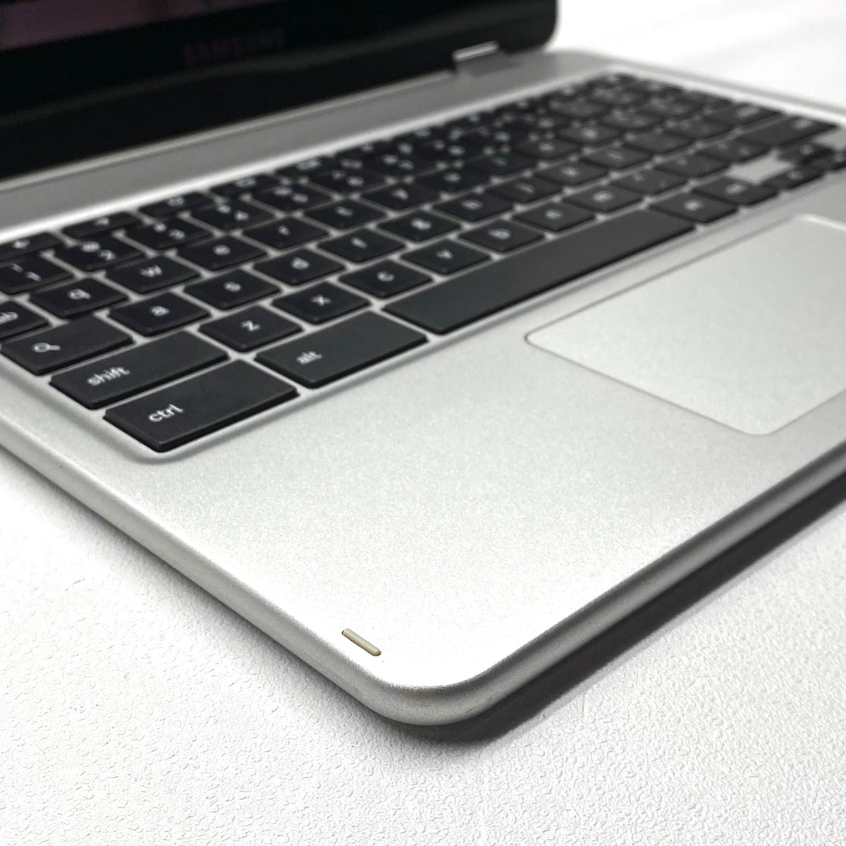 Laptop Samsung Chromebook Plus XE513C24 12.3" QHD Táctil Rockchip 4GB 32GB CHROMEOS c/ cargador