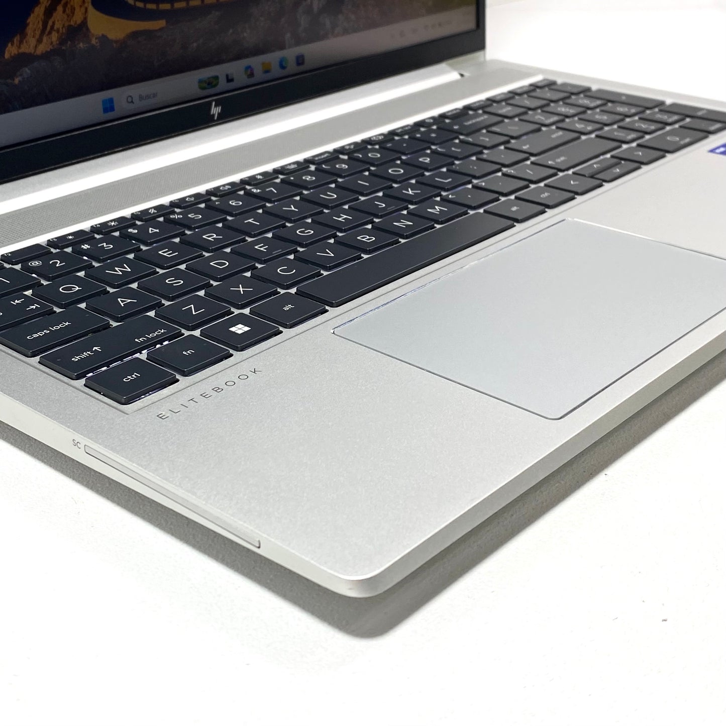 Laptop HP EliteBook 650 G10 15.6" Touch i7-1355U 32GB 256GB SSD W11 Pro c/ cargador