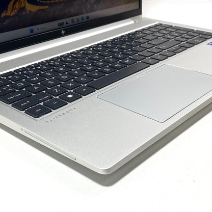 Laptop HP EliteBook 650 G10 15.6" Touch i7-1355U 32GB 256GB SSD W11 Pro c/ cargador