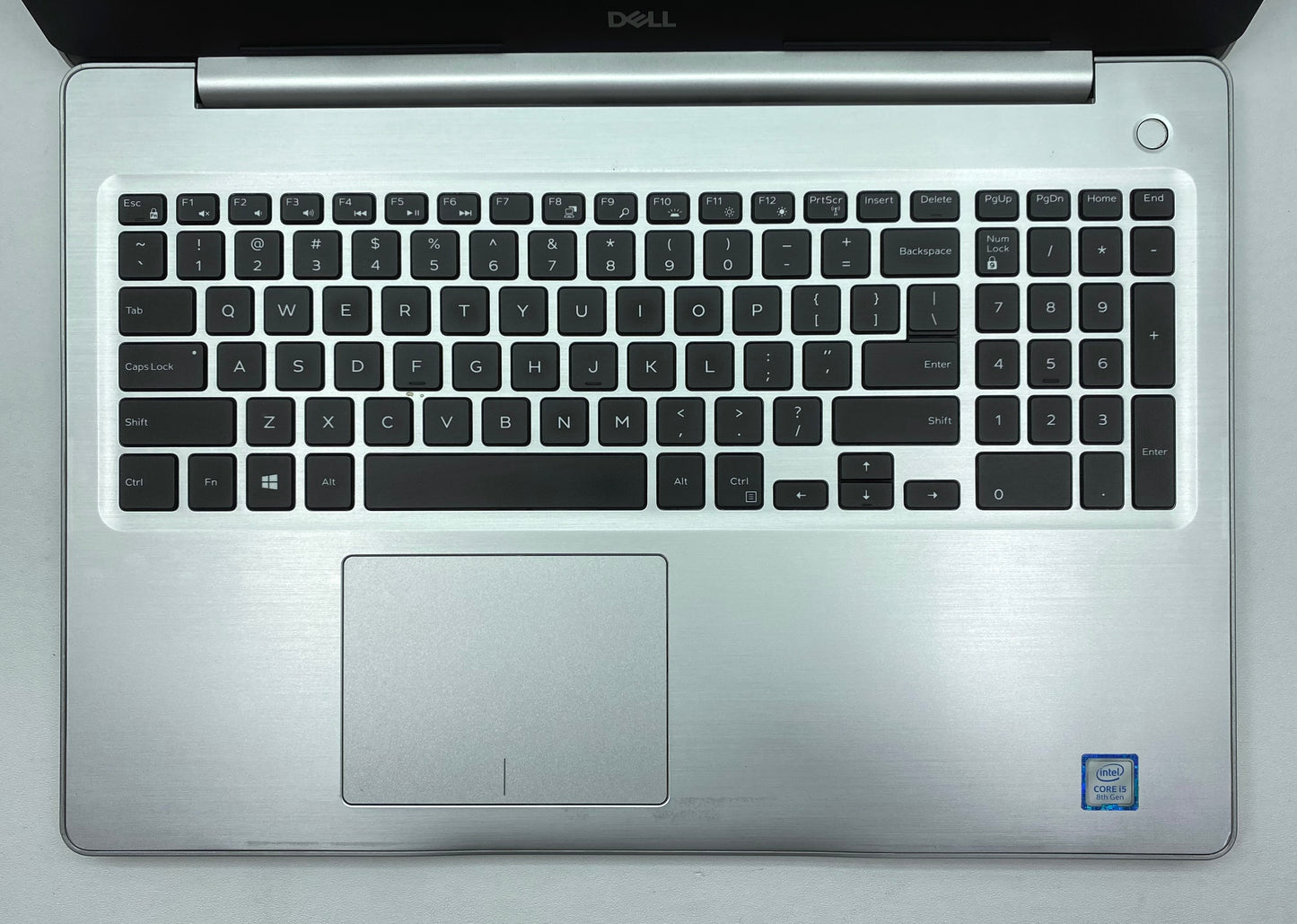 Laptop Dell Inspiron 5570 15.6" 1920x1080 (FHD) Core i5-8250U 16GB RAM DDR4 250GB M.2 SSD + 1TB HDD WINDOWS 11 HOME c/ cargador