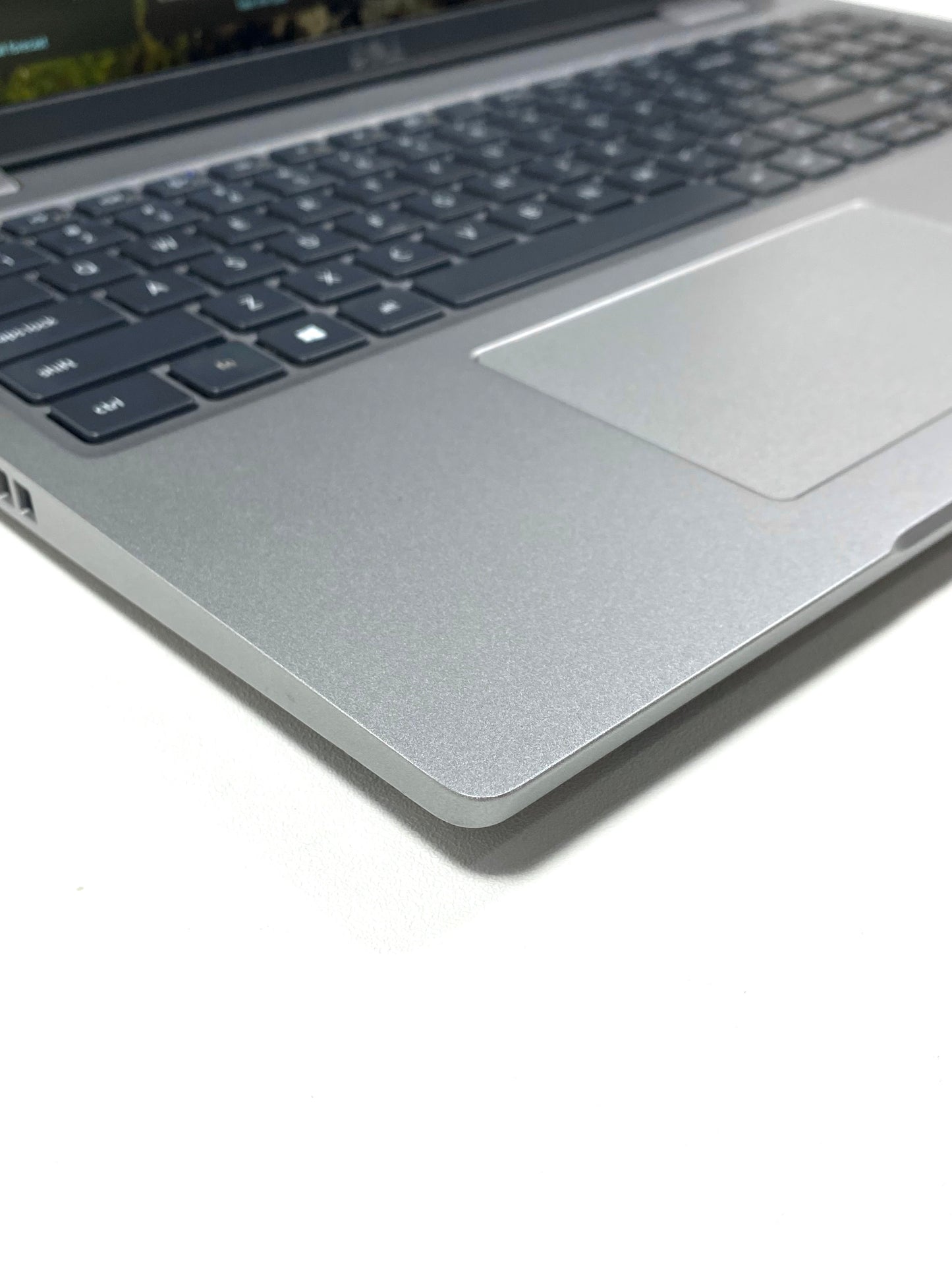 Laptop Dell Precision 3560 15.6" 1920x1080 (FHD) Core i7-1185G7 16GB RAM DDR4 512GB NVMe SSD WINDOWS 11 PRO c/ cargador
