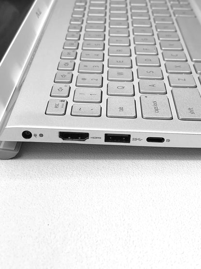Laptop Dell Inspiron 5502 15.6" FHD i5-1135G7 12GB 256GB SSD WINDOWS 11 HOME c/ cargador