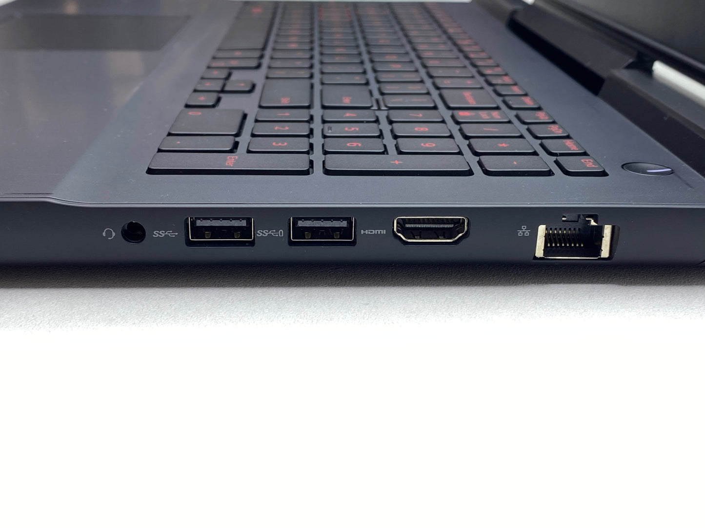 Laptop Dell Inspiron 15 7000 15.6" 1920x1080 (FHD) Core i5-7300HQ 16GB RAM DDR4 256GB M.2 SSD + 1TB HDD WINDOWS 11 HOME c/ cargador