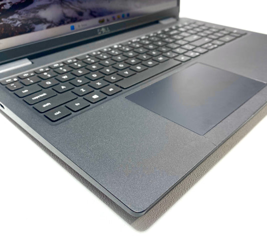 Laptop Dell Latitude 3520 15.6" FHD i7-1165G7 16GB DDR4 1TB SSD WINDOWS 11 Pro c/ cargador