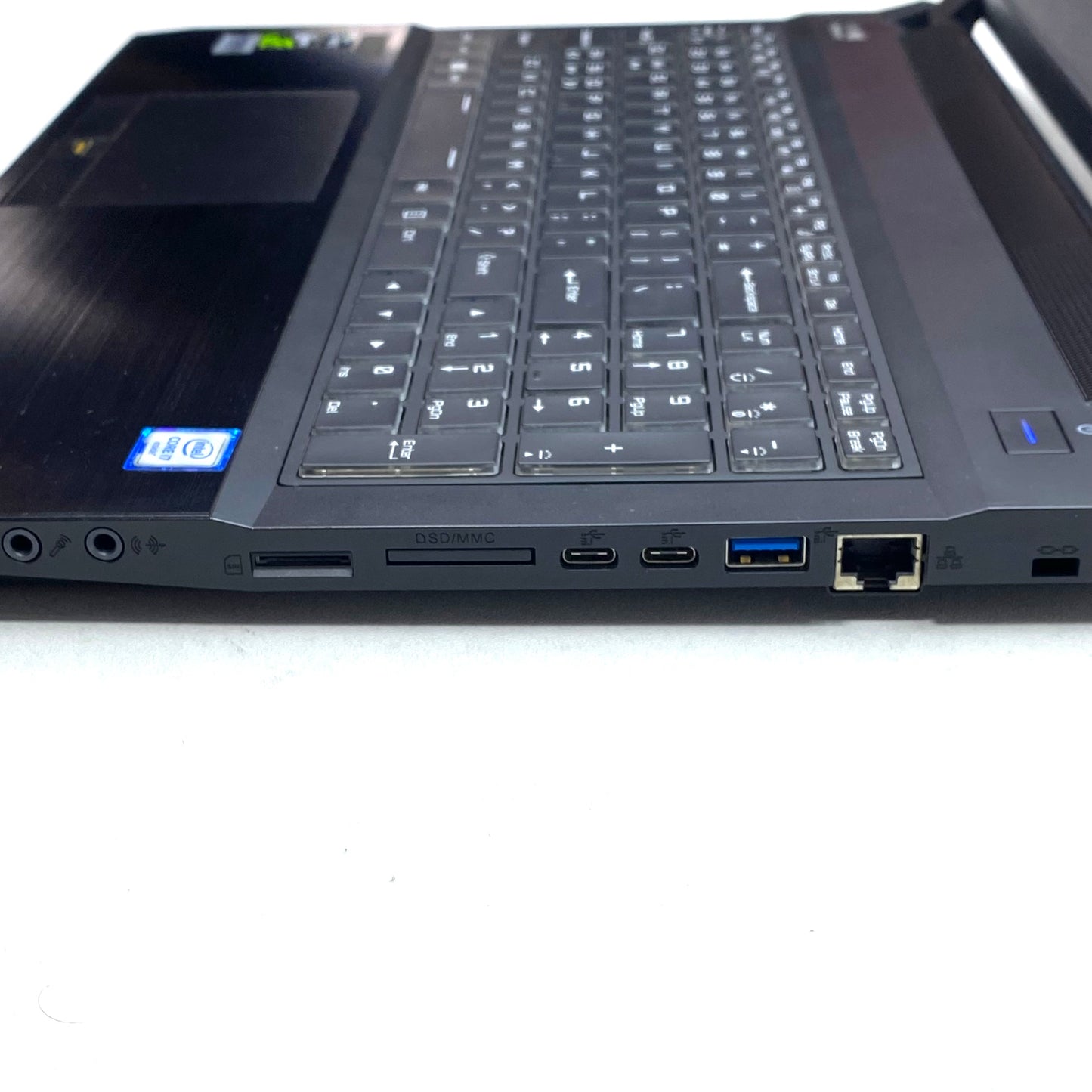 Laptop Sager P65xRP 15.6" 1920x1080 (FHD) Core i7-6700HQ 32GB RAM DDR4 512GB SSD c/ cargador