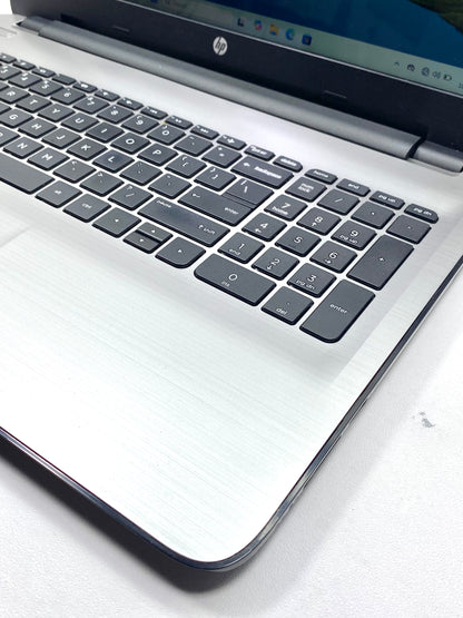 Laptop HP 15-ba113cl 15.6" 1366x768 (HD) A10-9600P 16GB RAM DDR4 500GB SSD WINDOWS 11 HOME c/ cargador